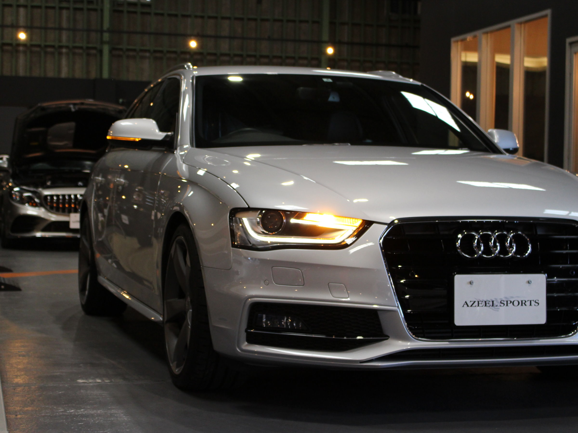 アウディ　Ａ４アバント　２．０ＴＦＳＩ　Ｓライン　