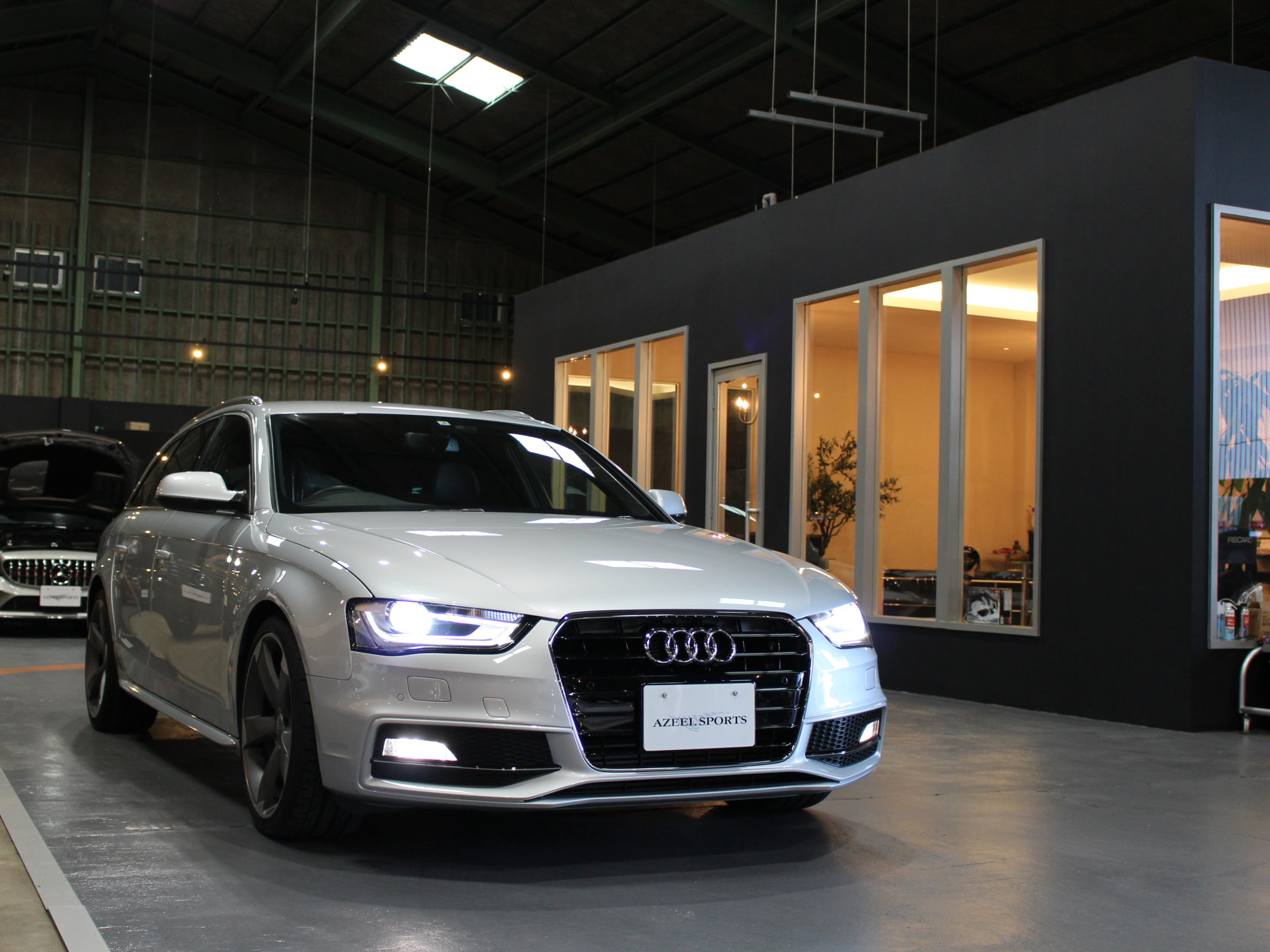 アウディ　Ａ４アバント　２．０ＴＦＳＩ　Ｓライン　