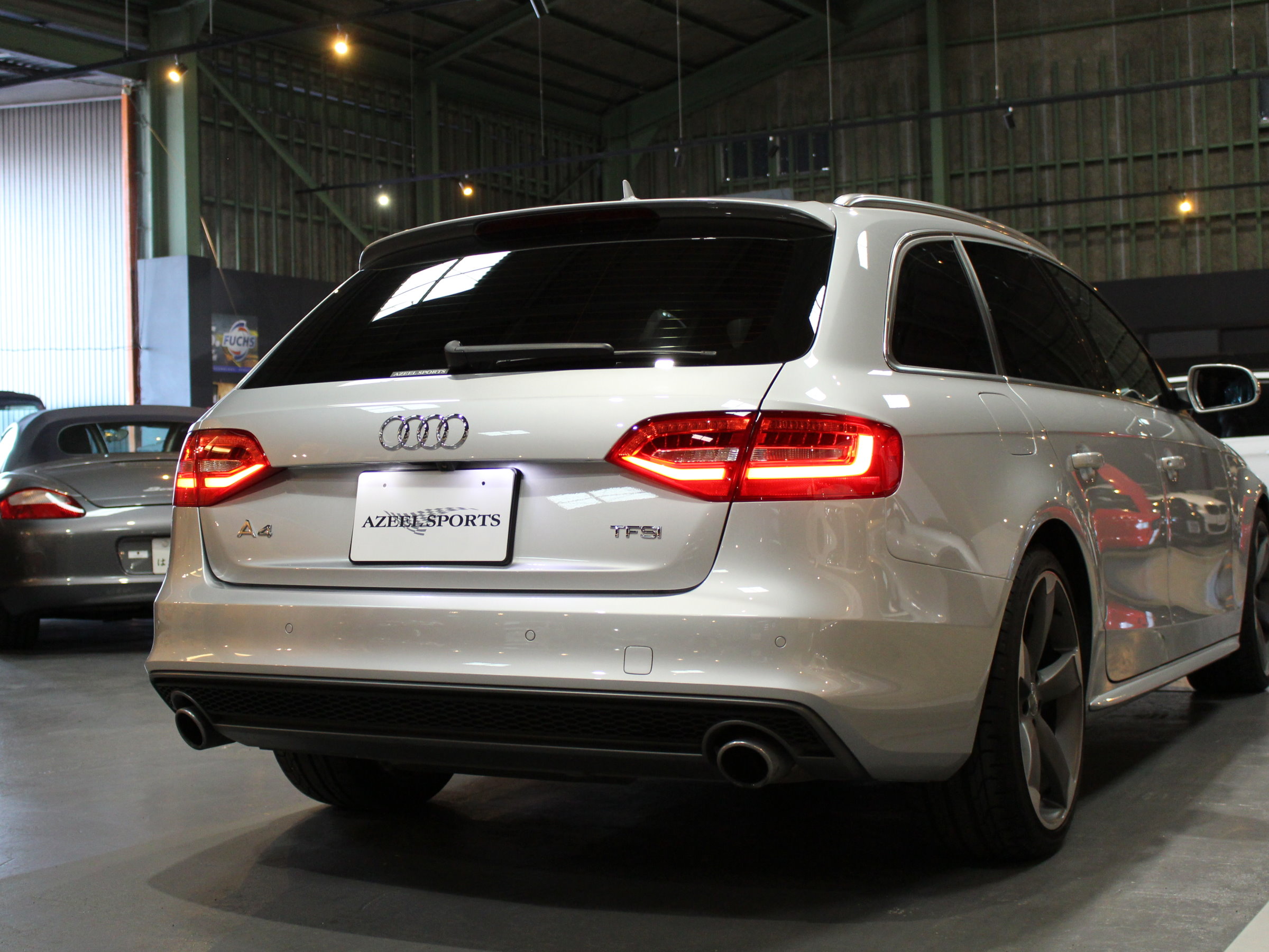 アウディ　Ａ４アバント　２．０ＴＦＳＩ　Ｓライン　