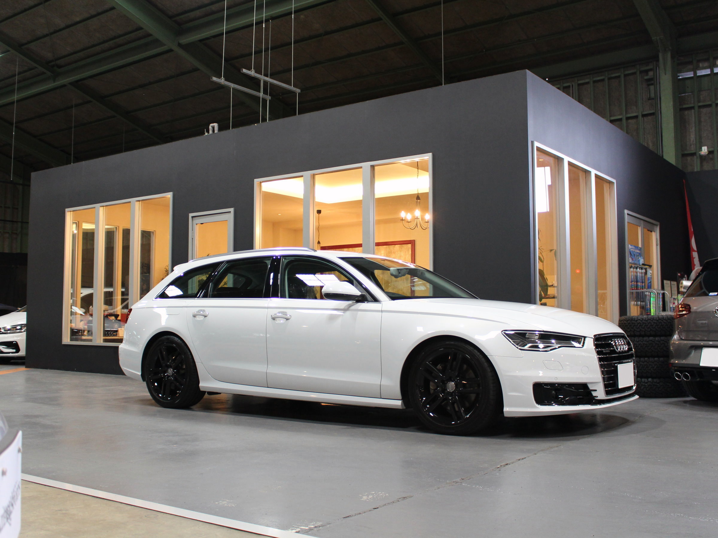 アウディ　Ａ６アバント　２．０ＴＦＳＩクワトロ　アシスタンスＰＫＧ