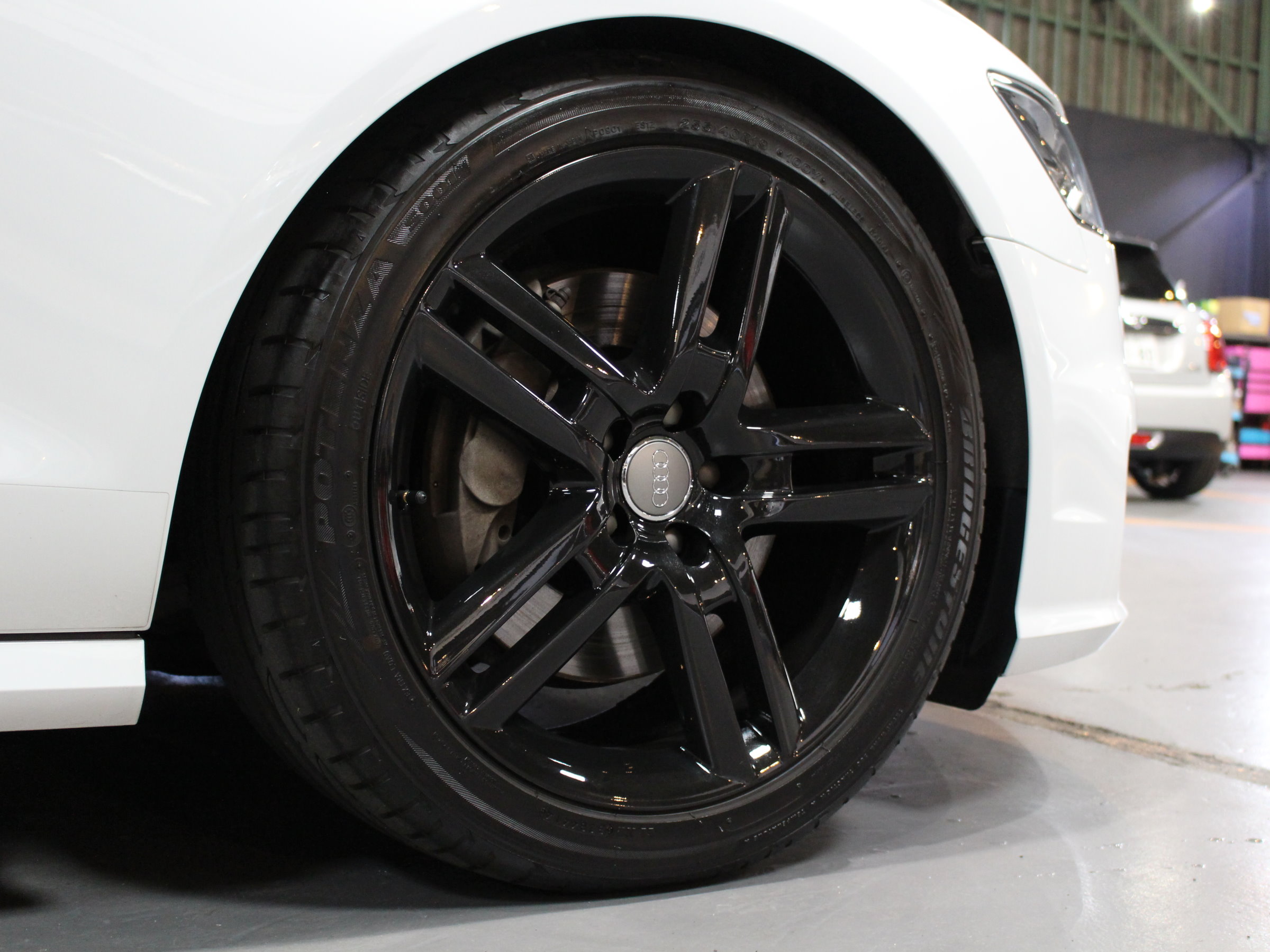 アウディ　Ａ６アバント　２．０ＴＦＳＩクワトロ　アシスタンスＰＫＧ