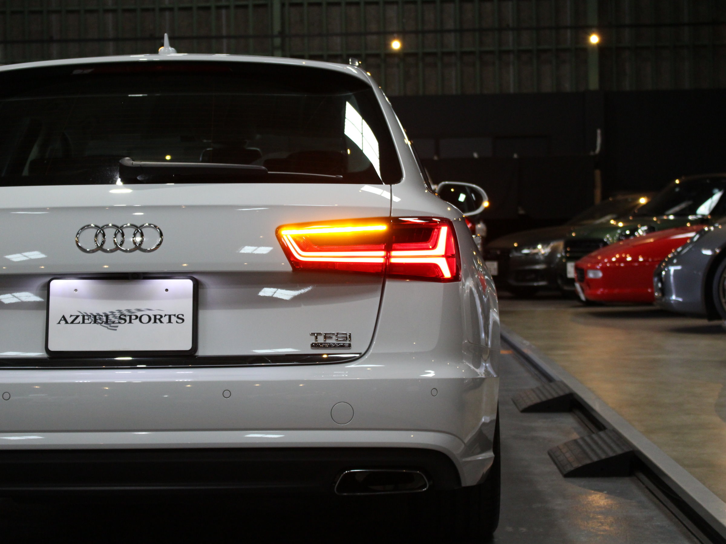 アウディ　Ａ６アバント　２．０ＴＦＳＩクワトロ　アシスタンスＰＫＧ
