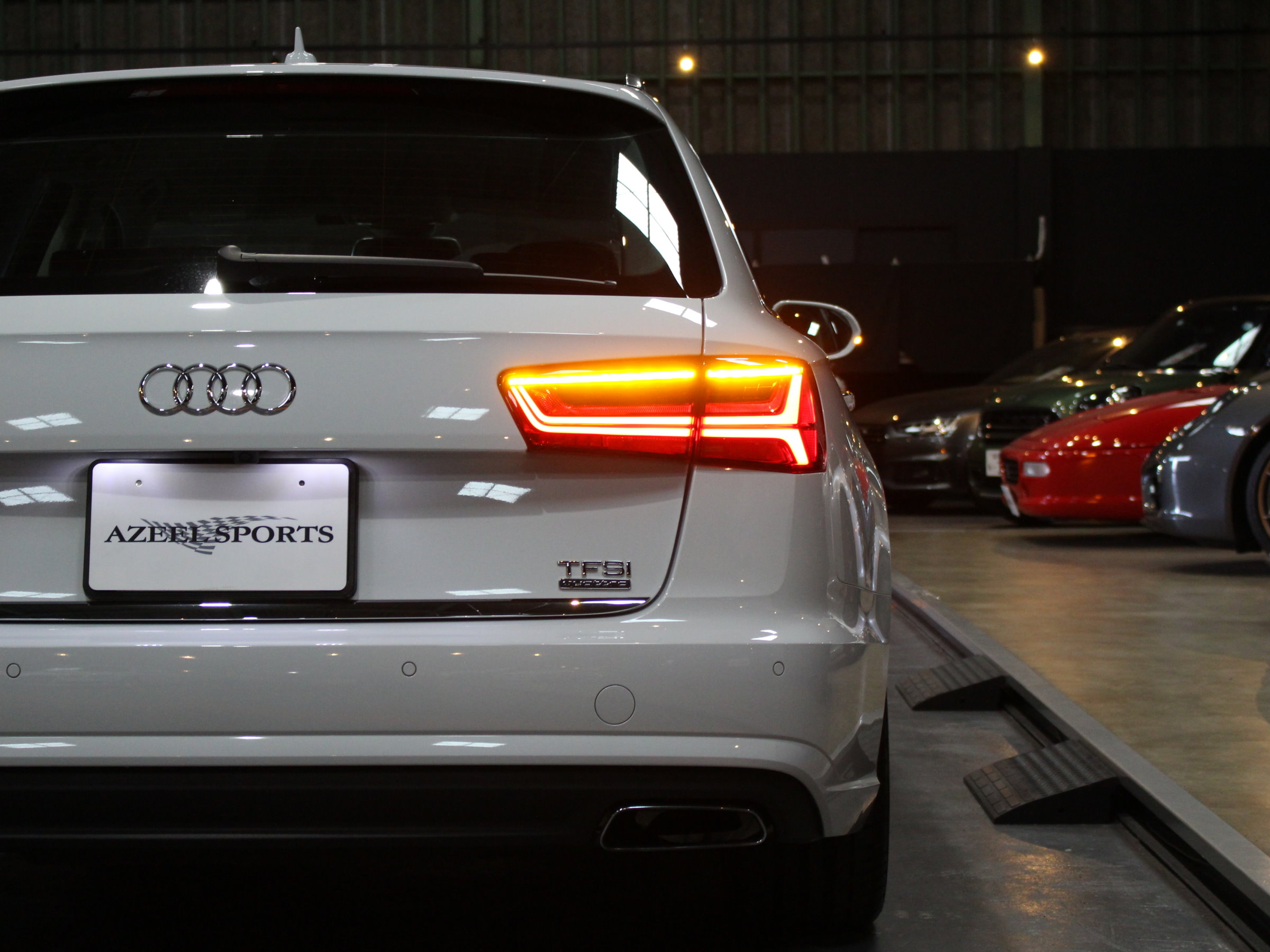 アウディ　Ａ６アバント　２．０ＴＦＳＩクワトロ　アシスタンスＰＫＧ