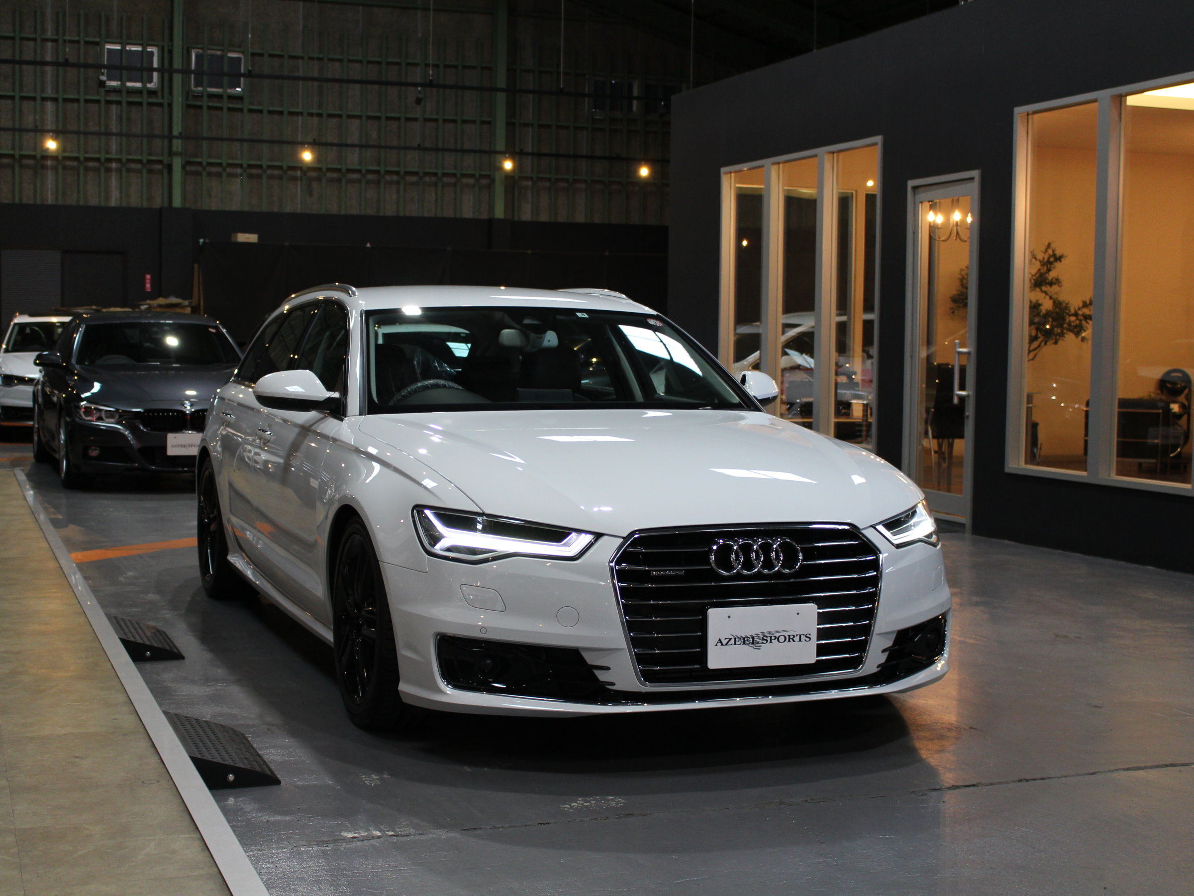 アウディ　Ａ６アバント　２．０ＴＦＳＩクワトロ　アシスタンスＰＫＧ