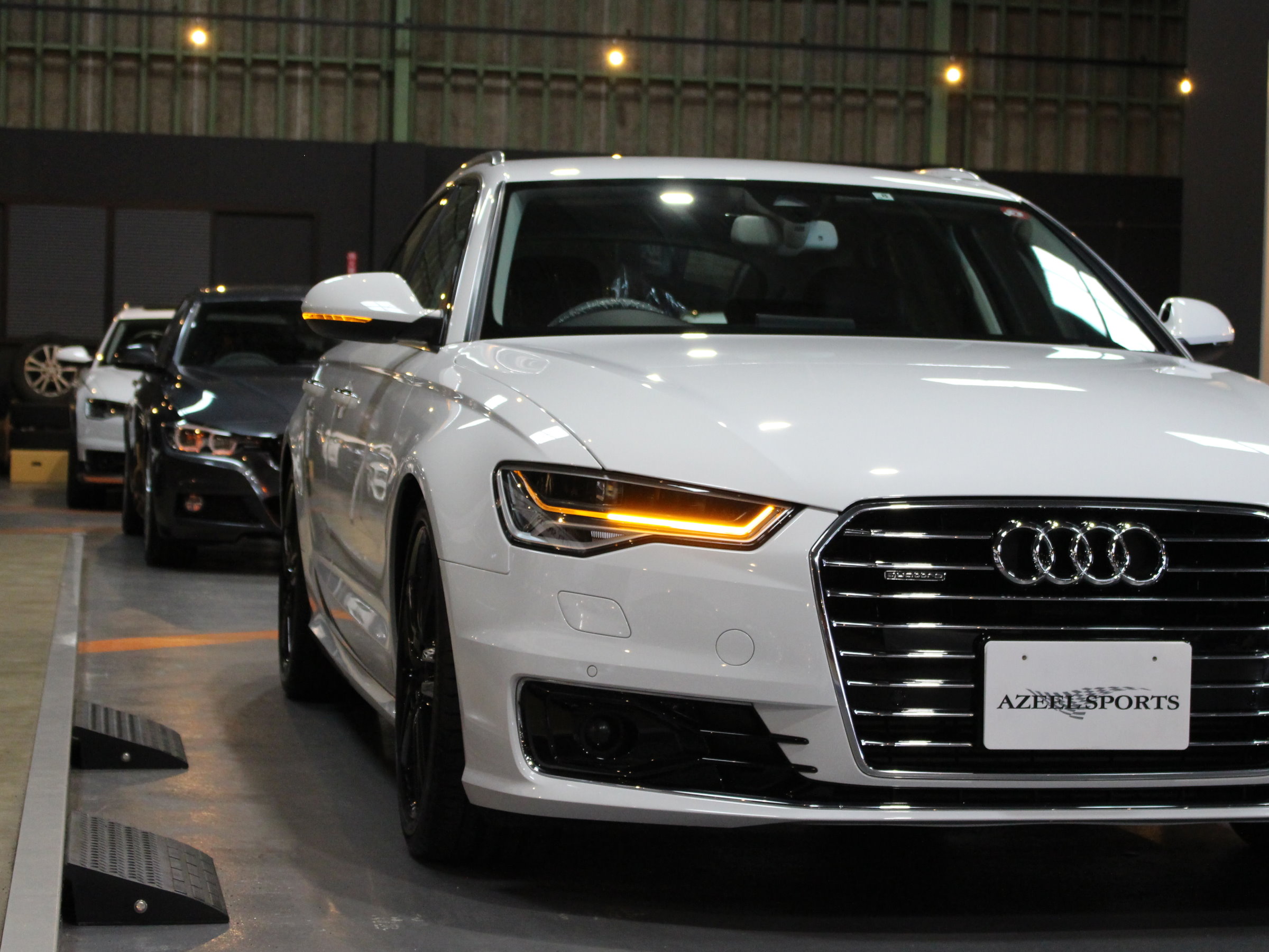 アウディ　Ａ６アバント　２．０ＴＦＳＩクワトロ　アシスタンスＰＫＧ