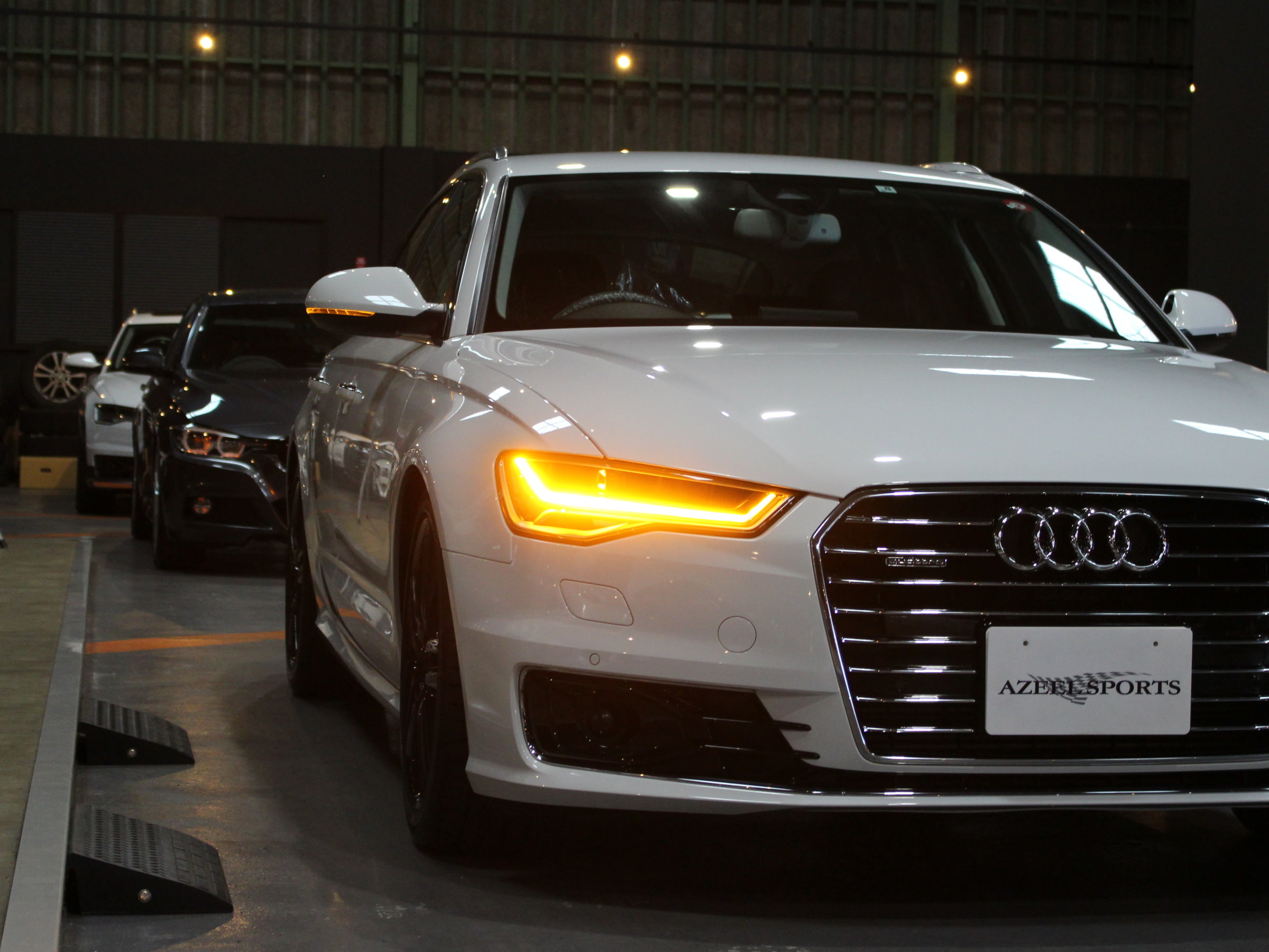 アウディ　Ａ６アバント　２．０ＴＦＳＩクワトロ　アシスタンスＰＫＧ