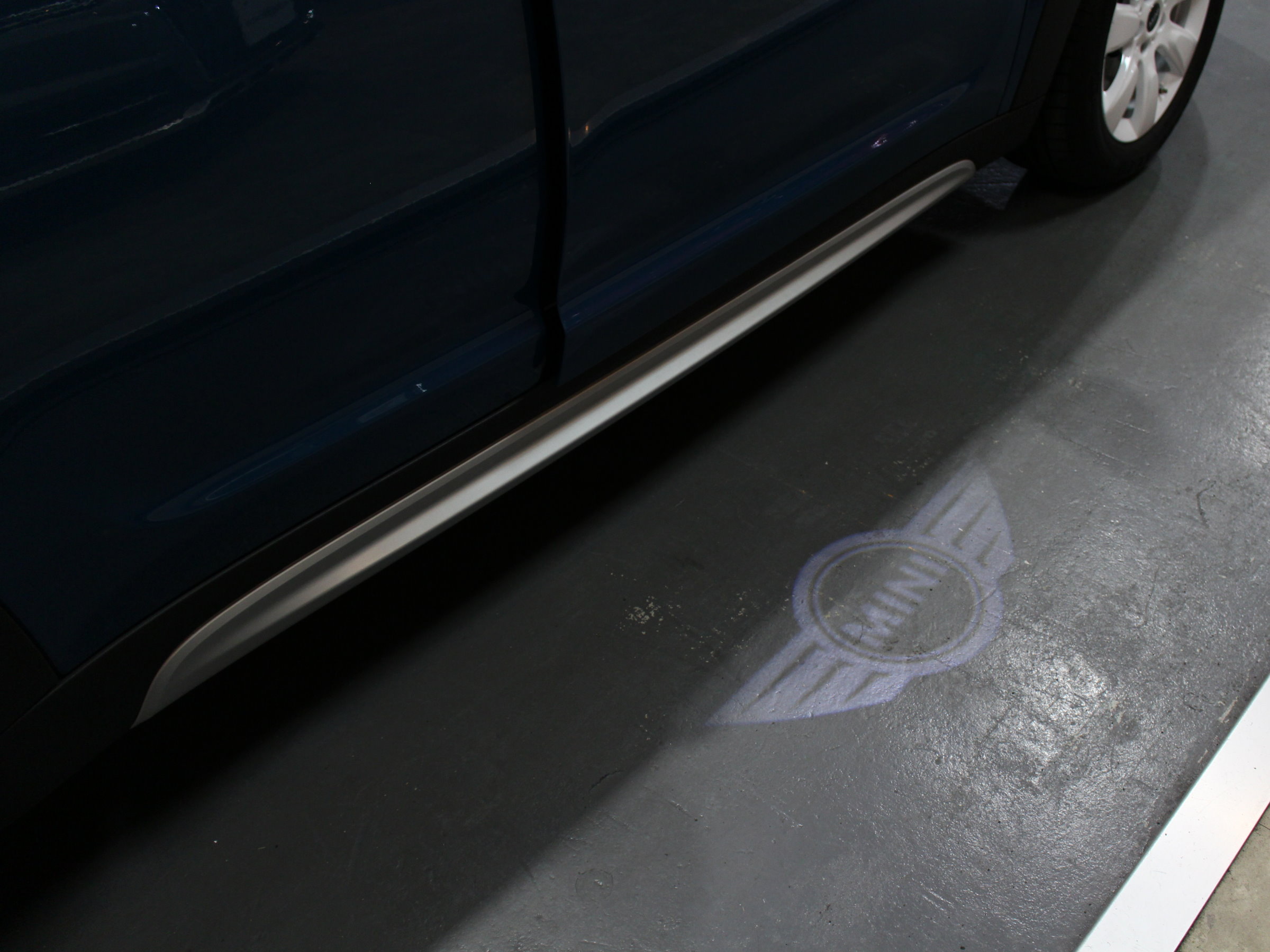 ＢＭＷ　ＭＩＮＩクーパーＤ　クロスオーバー