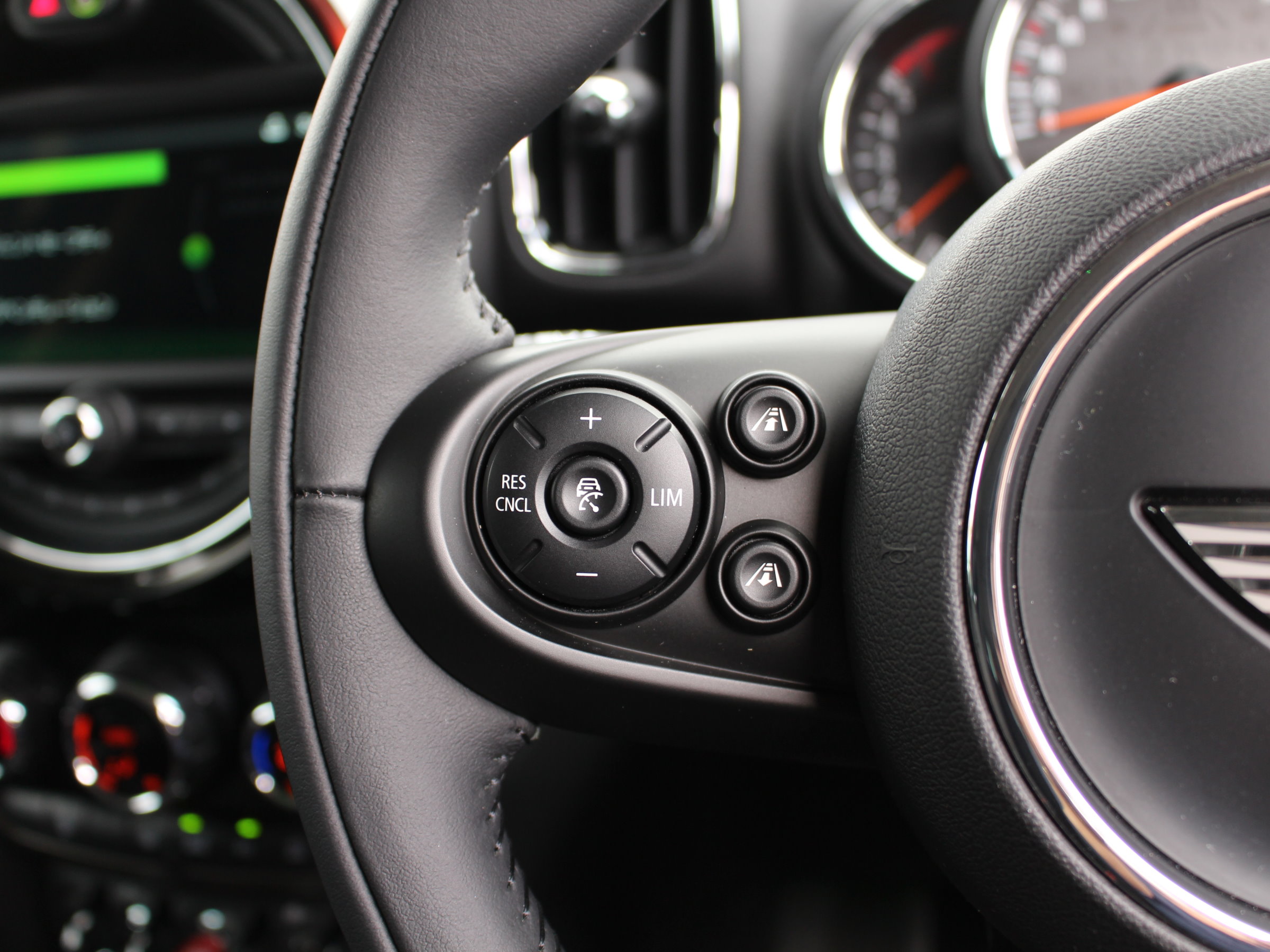 ＢＭＷ　ＭＩＮＩクーパーＤ　クロスオーバー