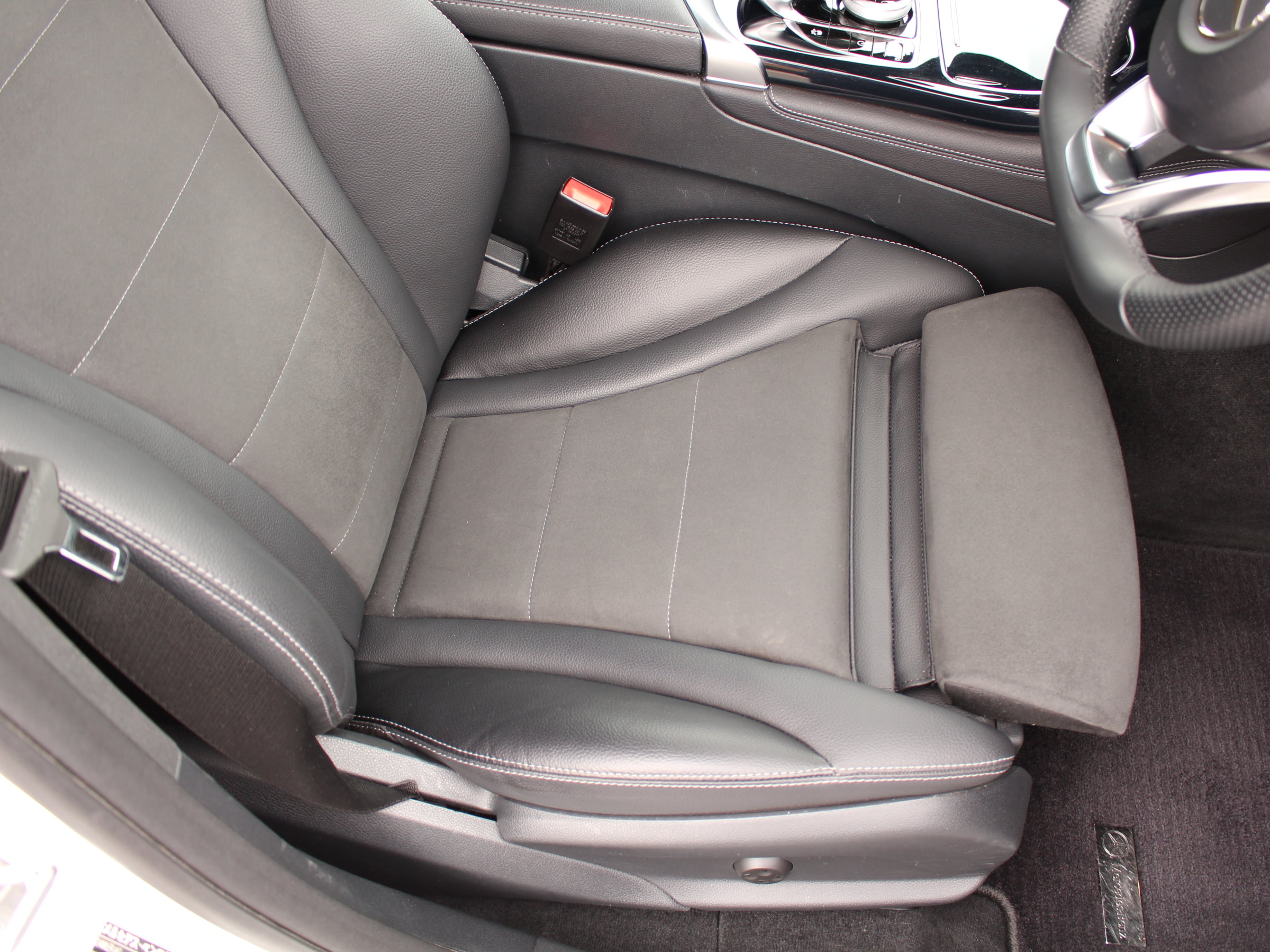 メルセデスベンツ　ＧＬＣ２２０ｄ　４マチック　スポーツ