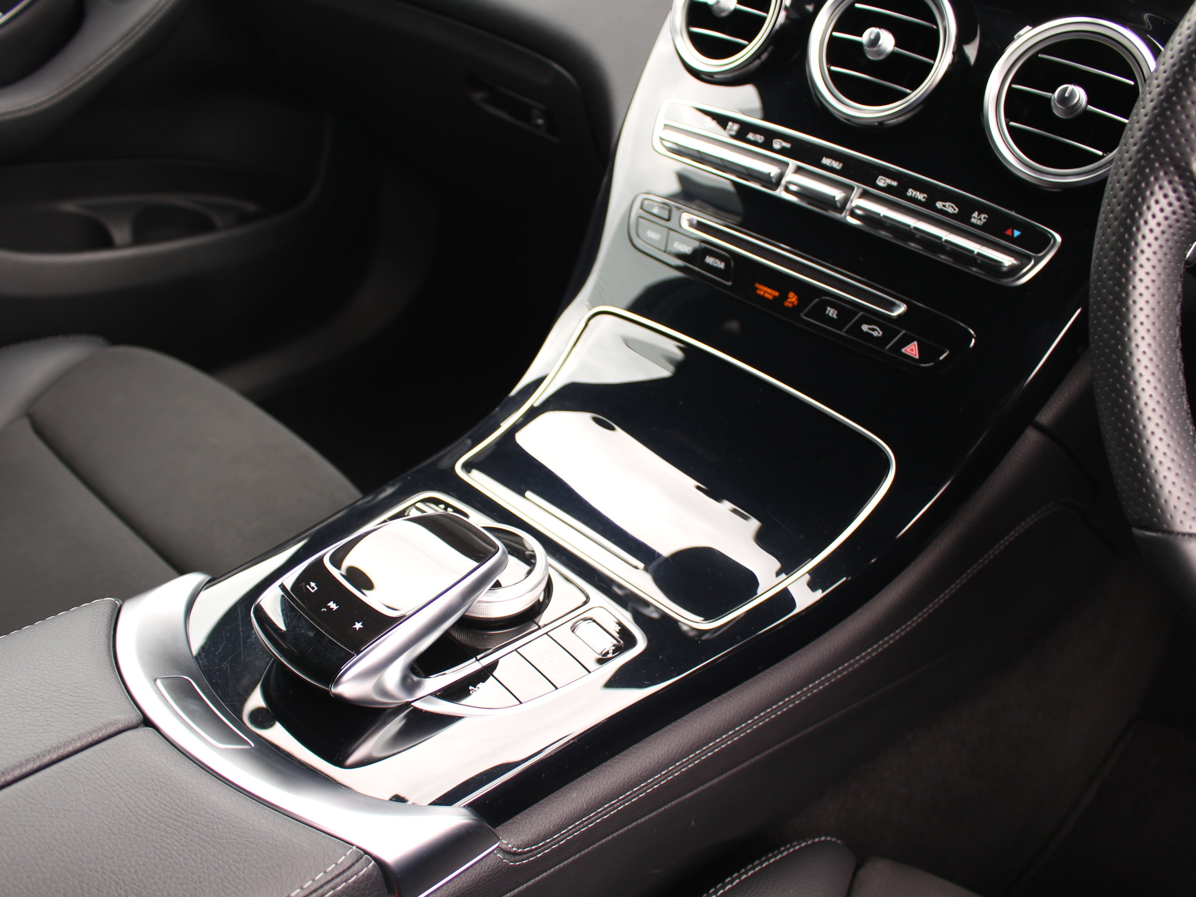 メルセデスベンツ　ＧＬＣ２２０ｄ　４マチック　スポーツ