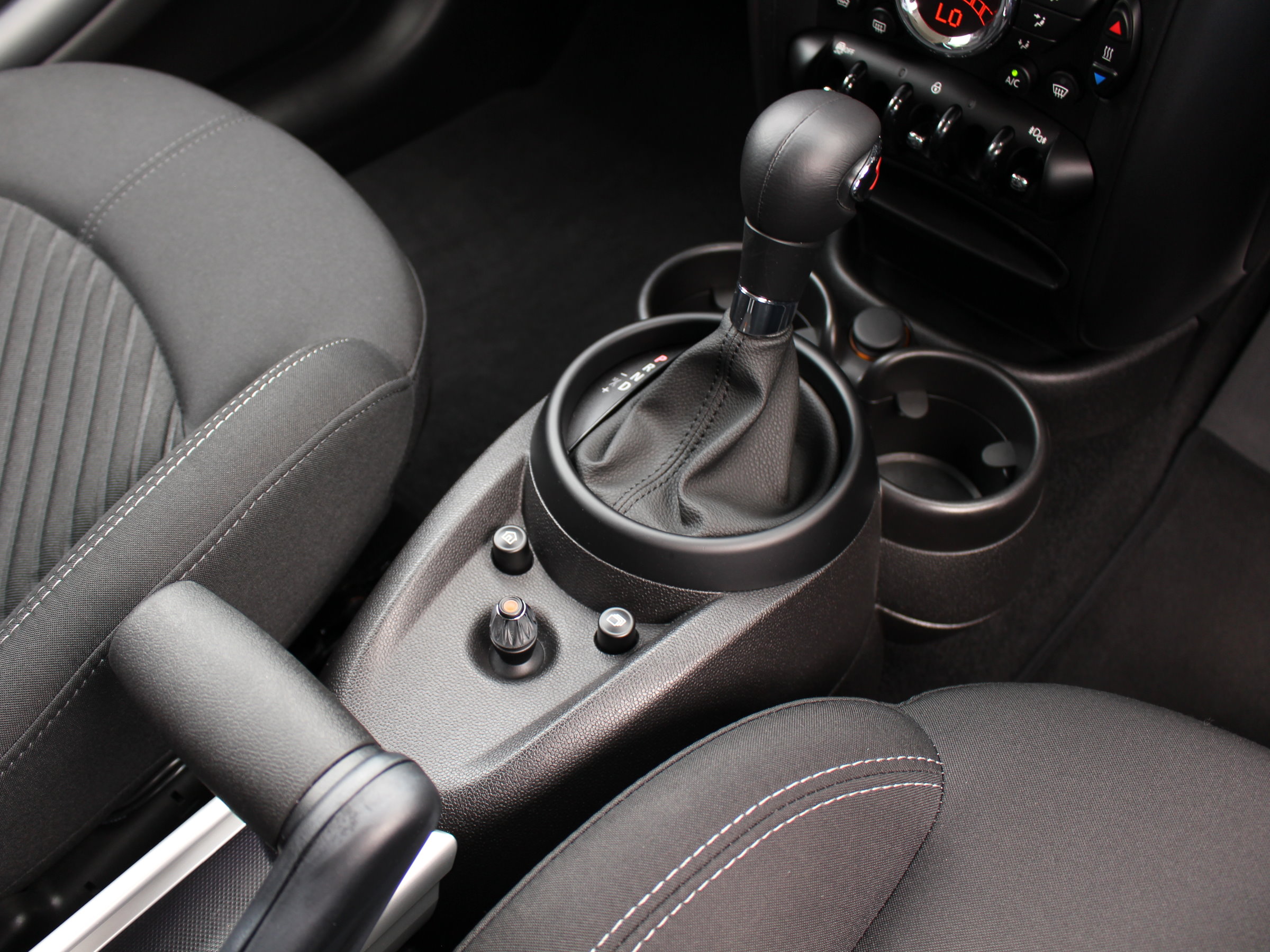 ＢＭＷ　ＭＩＮＩクーパーＳＤ　クロスオーバー　ピアノブラックエクステリア