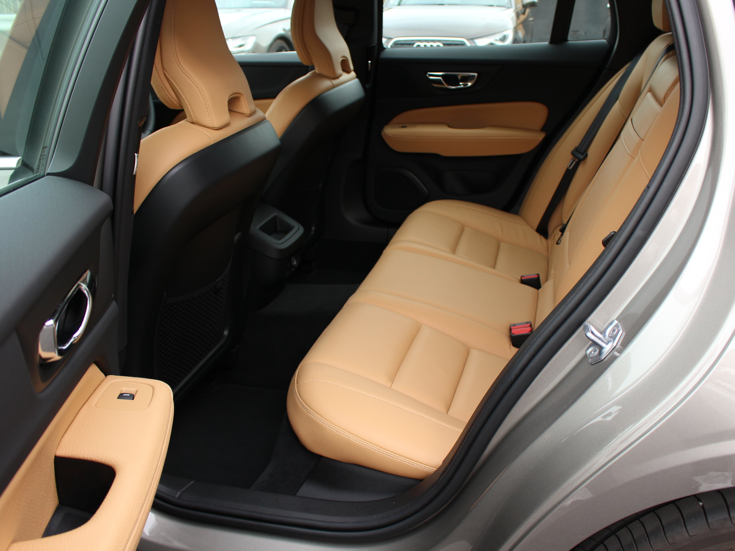 ボルボ　Ｖ６０　Ｔ５モメンタム　エクステリアスタイリングキット　