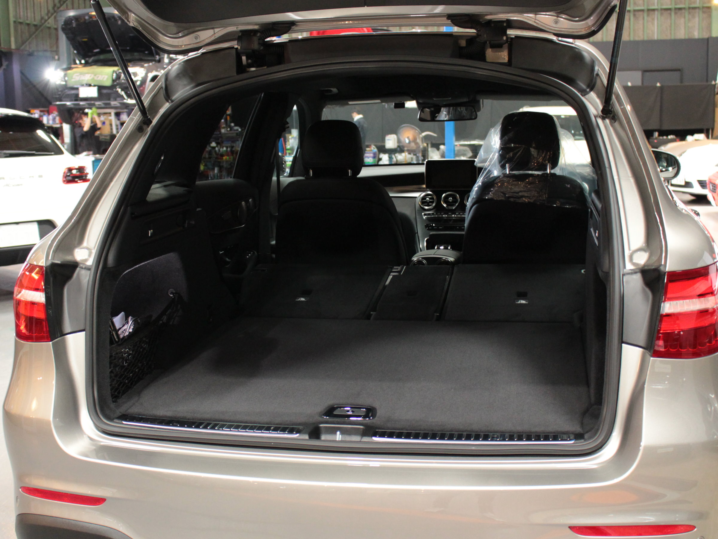 メルセデスベンツ　ＧＬＣ２２０ｄ　４マチック　ローレウスエディション