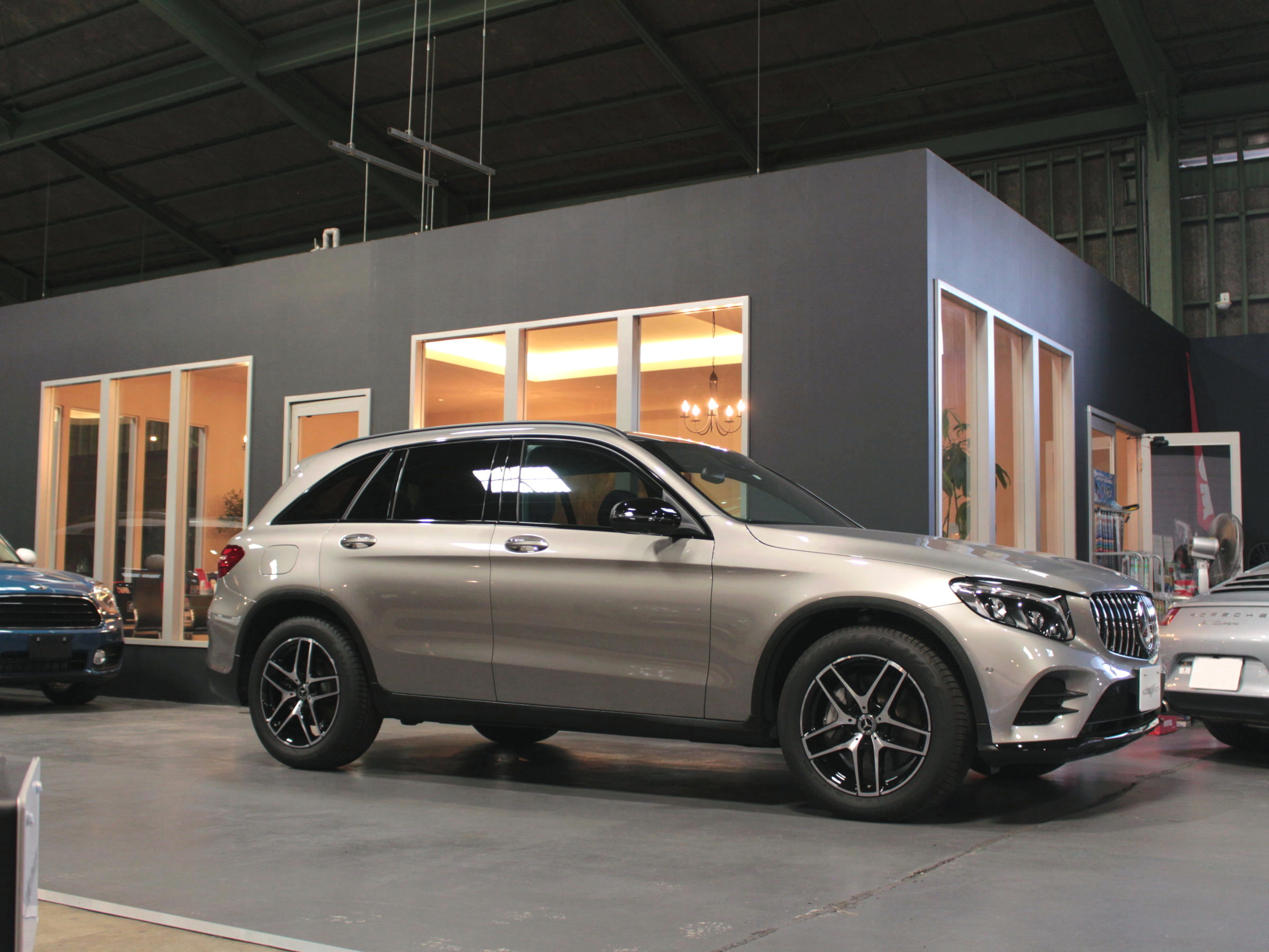 メルセデスベンツ　ＧＬＣ２２０ｄ　４マチック　ローレウスエディション