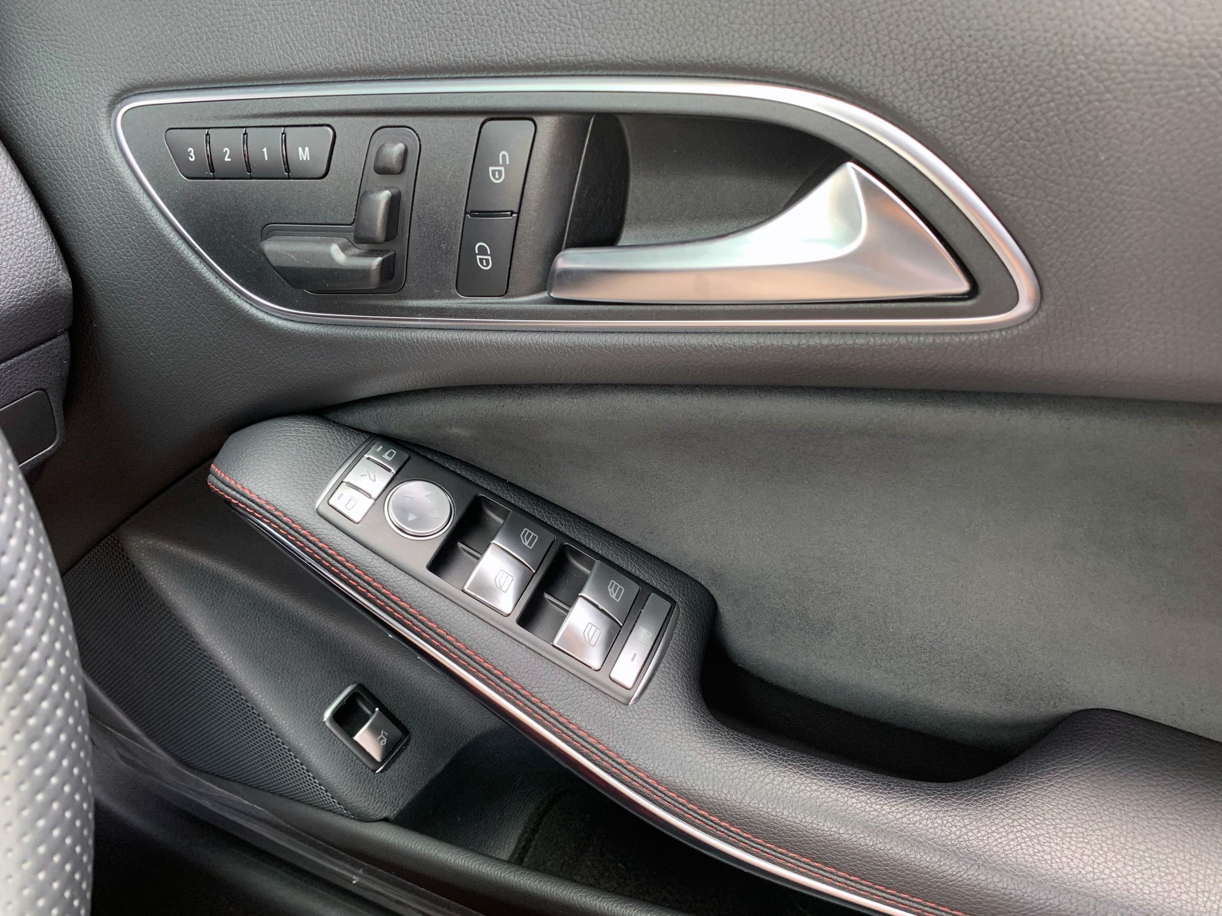 メルセデスベンツ　ＣＬＡ１８０シューティングブレーク　スポーツ