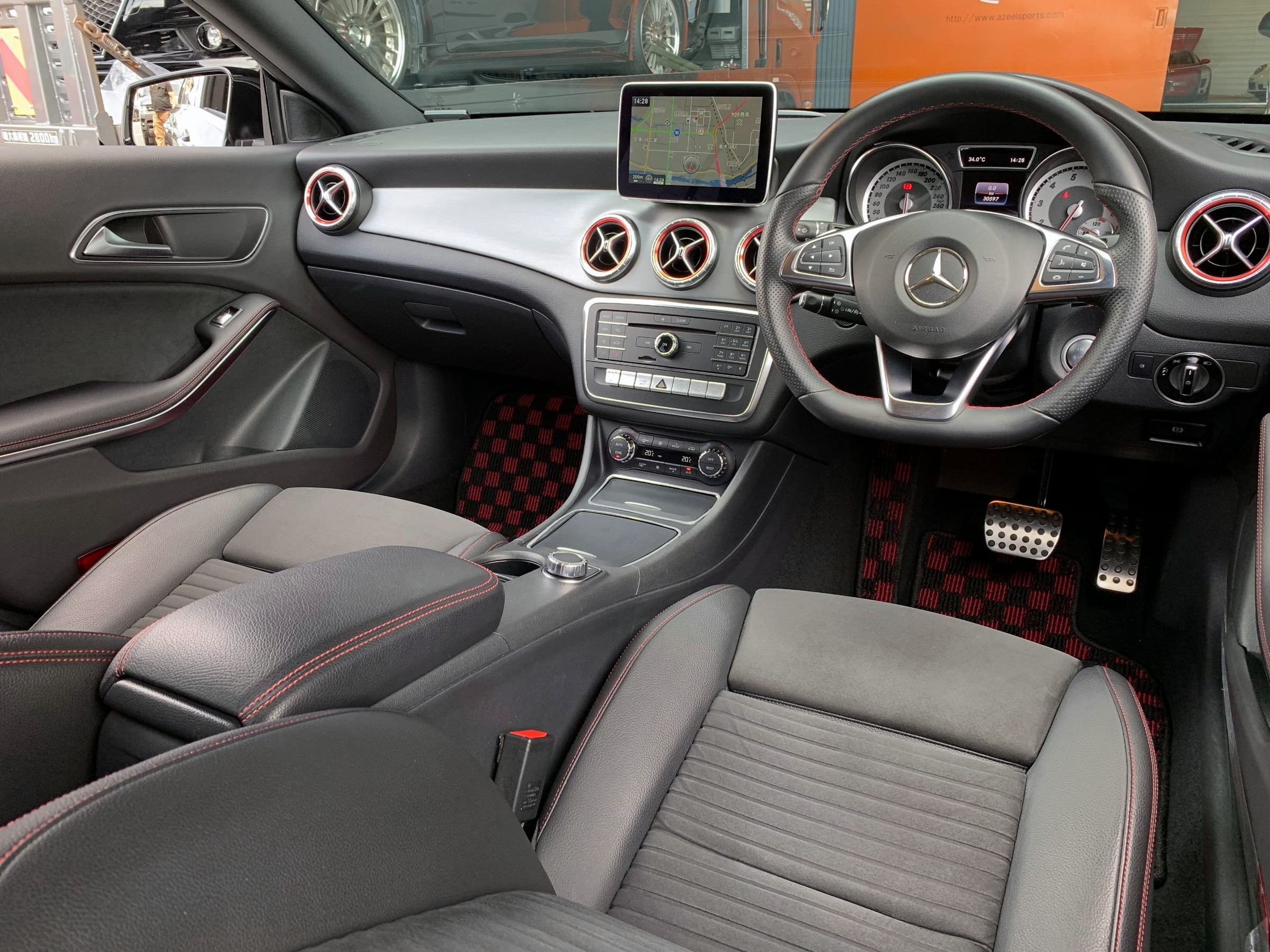 メルセデスベンツ　ＣＬＡ１８０シューティングブレーク　スポーツ