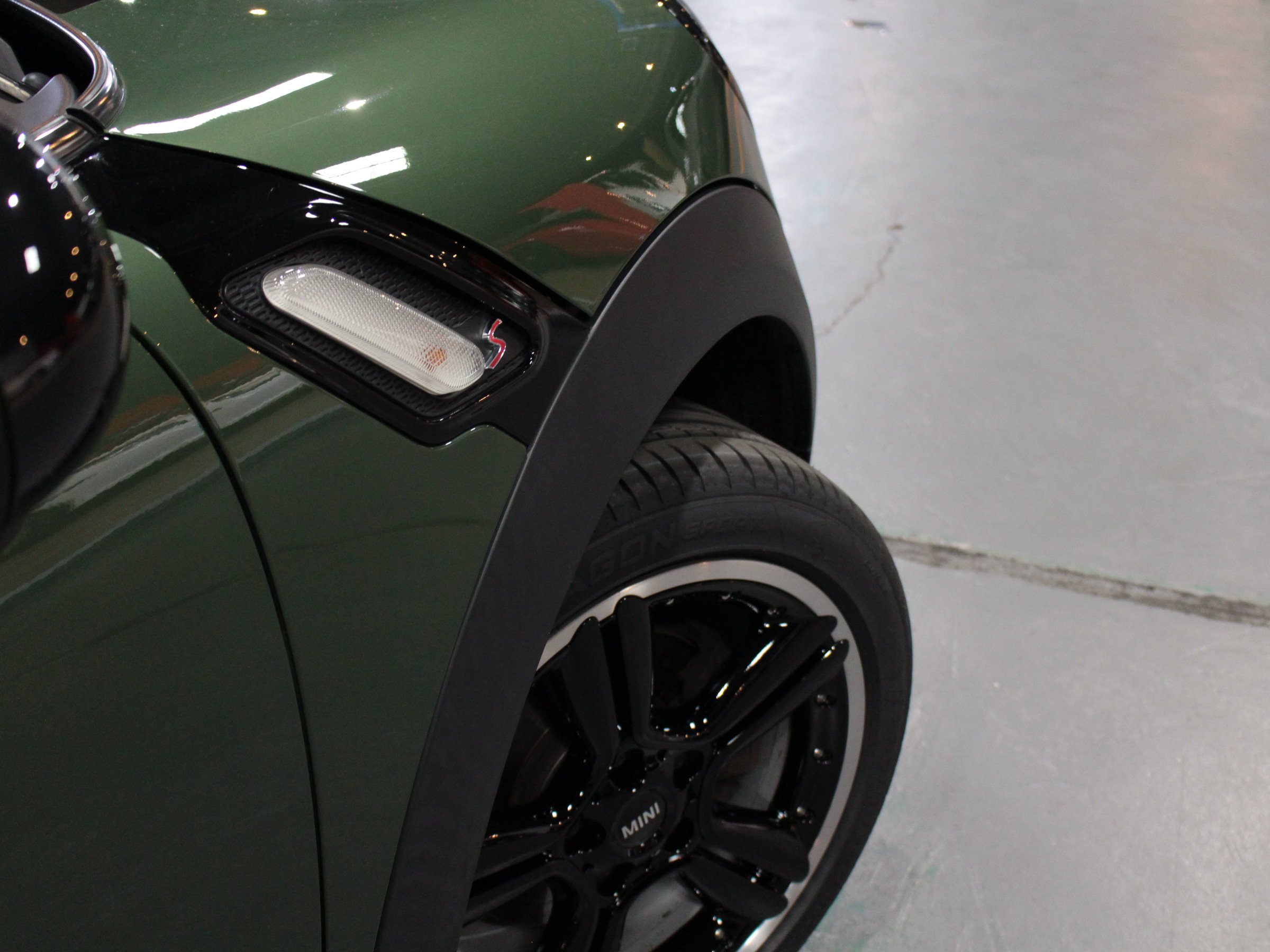 ＢＭＷ　ＭＩＮＩクーパーＳＤ　クロスオーバー　ブラックデザインパッケージ
