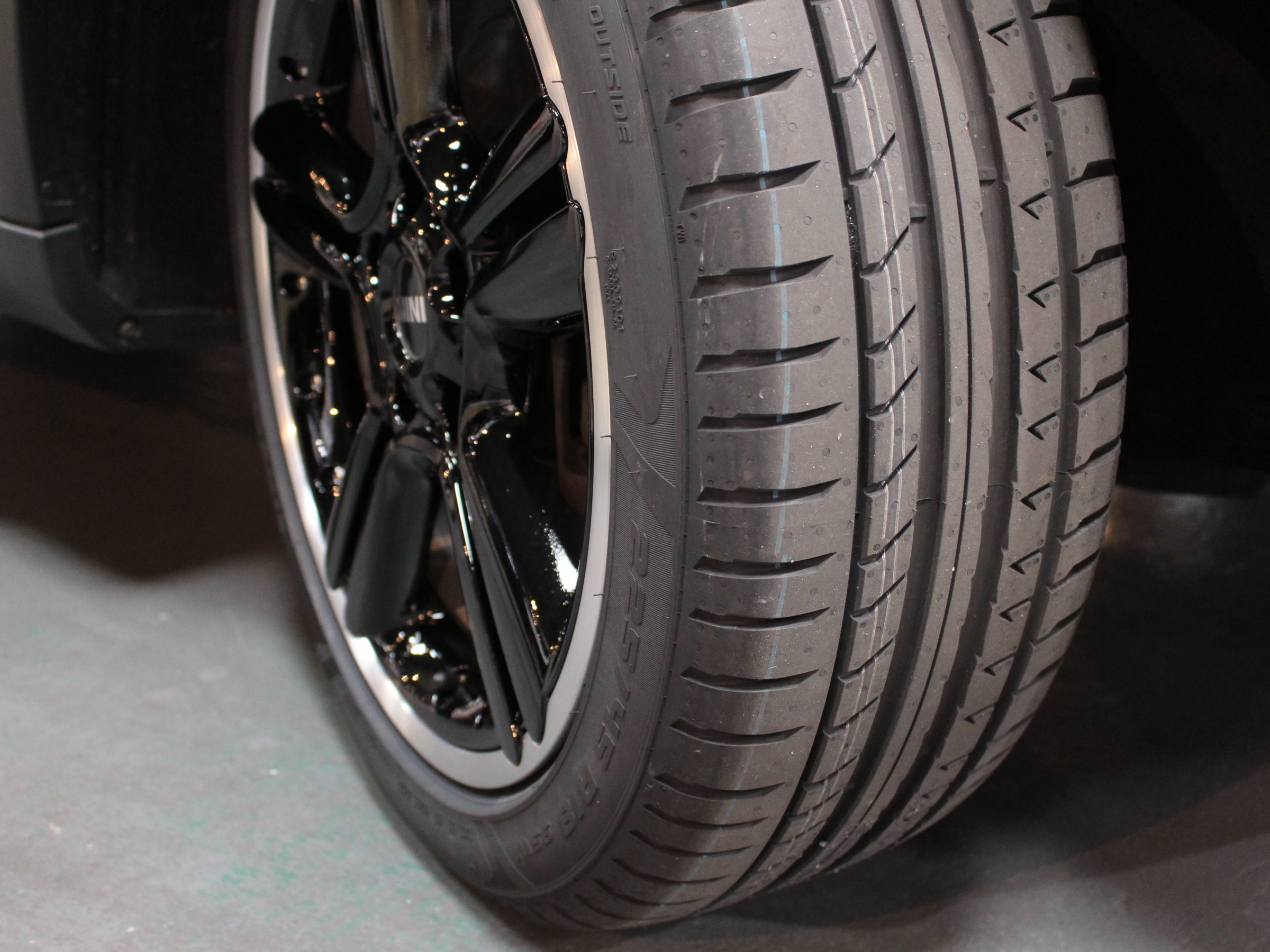 ＢＭＷ　ＭＩＮＩクーパーＳＤ　クロスオーバー　ブラックデザインパッケージ