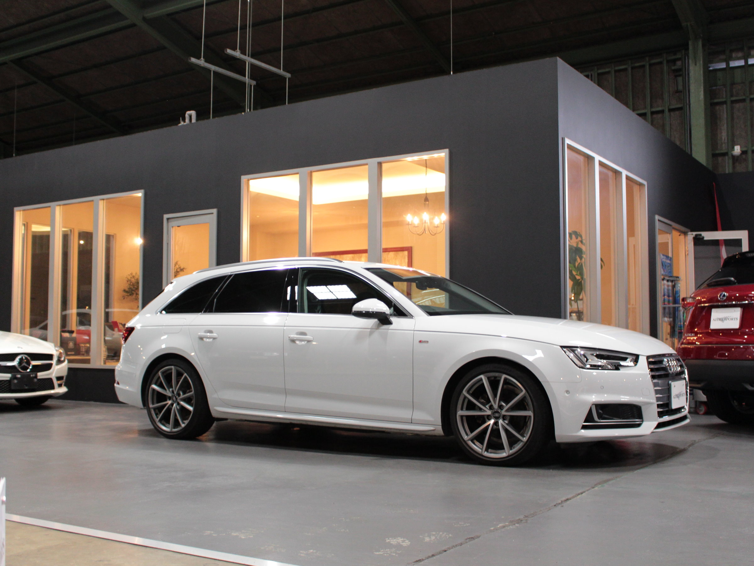 アウディ　A4アバント　１．４ＴＦＳＩ　タキシードスタイル（５００台限定）