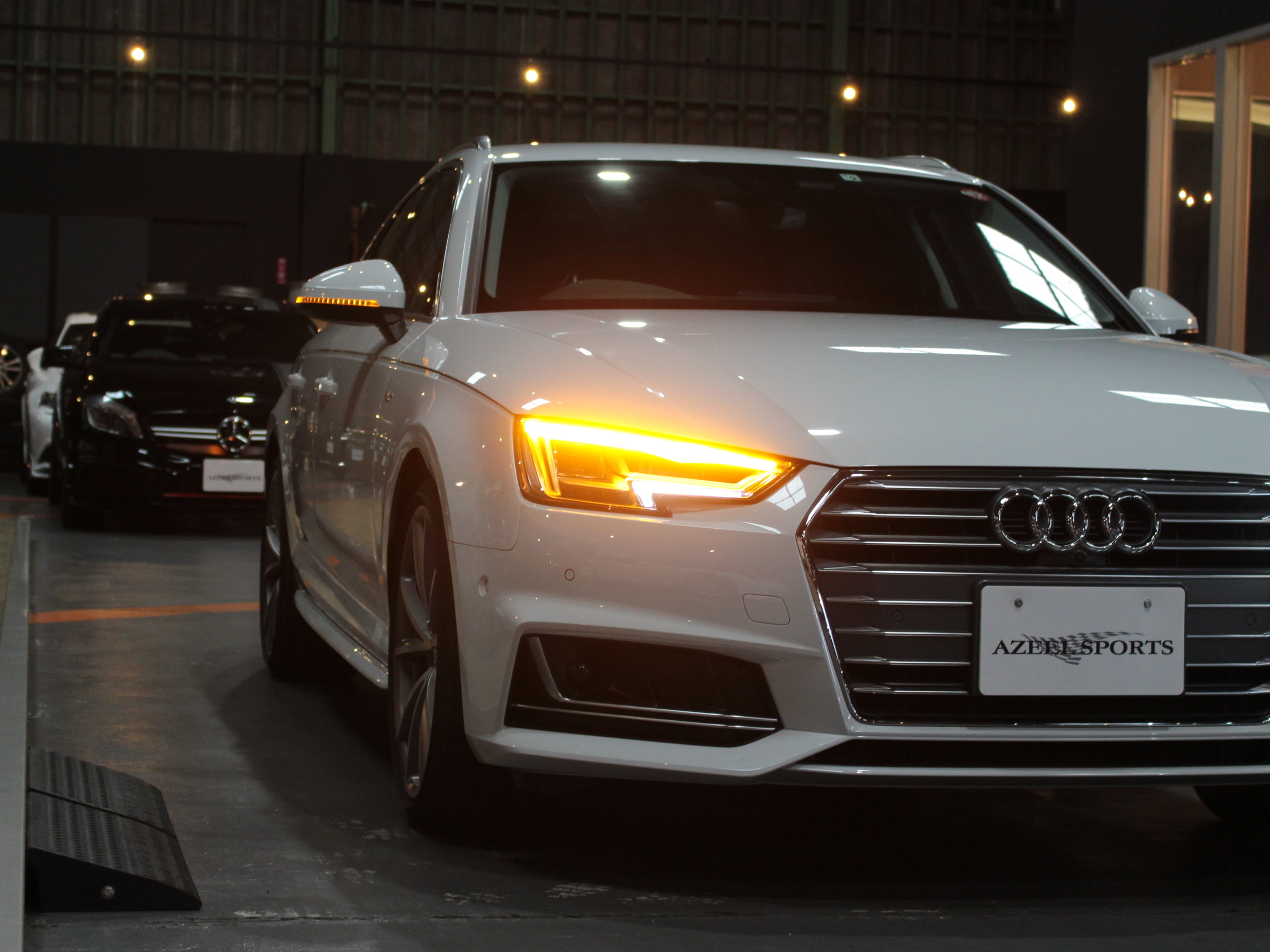 アウディ　A4アバント　１．４ＴＦＳＩ　タキシードスタイル（５００台限定）