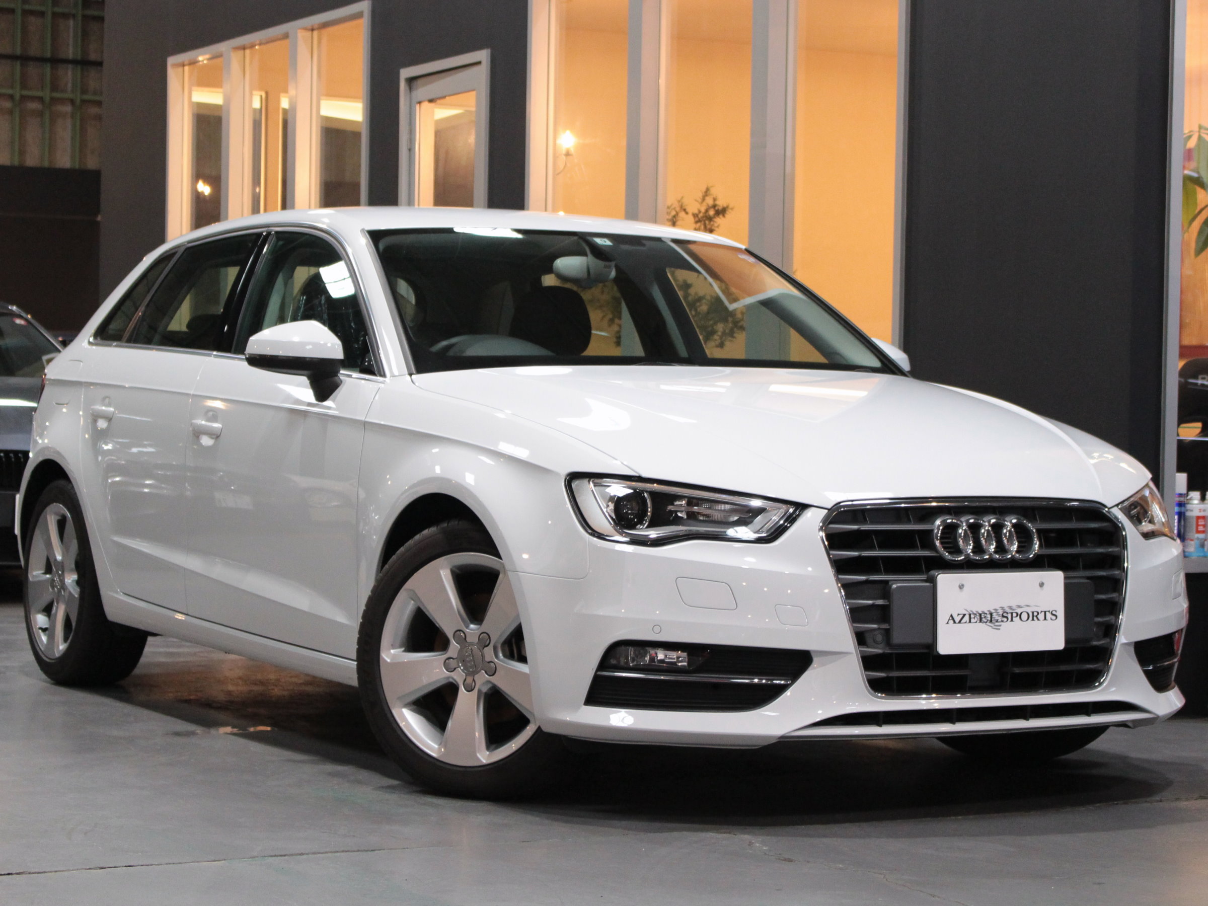 アウディ　Ａ３　１．４ＴＦＳＩ　ＣＯＤ（シリンダーオンデマンド）