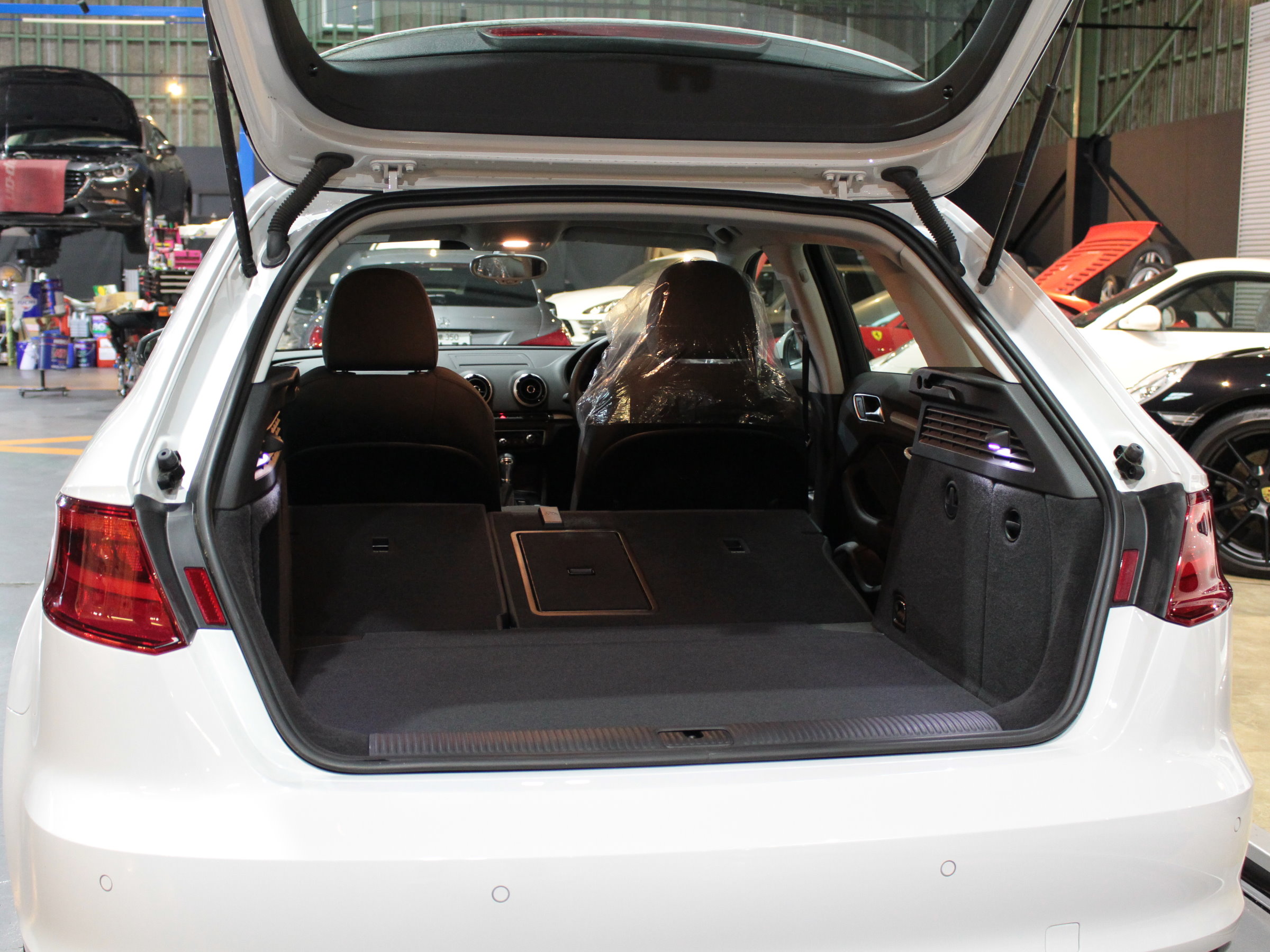 アウディ　Ａ３　１．４ＴＦＳＩ　ＣＯＤ（シリンダーオンデマンド）