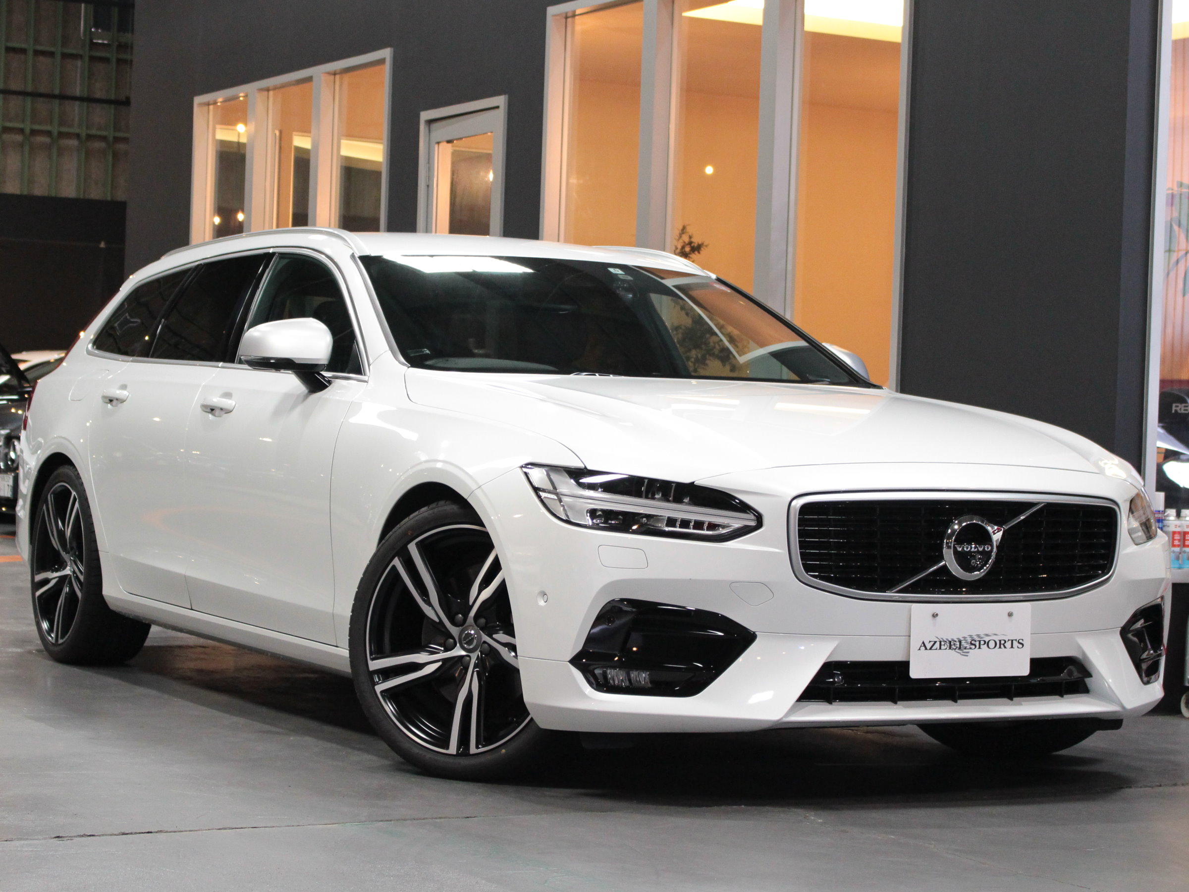 ボルボ　Ｖ９０　Ｔ６　ＡＷＤ　Ｒデザイン　ポールスター付