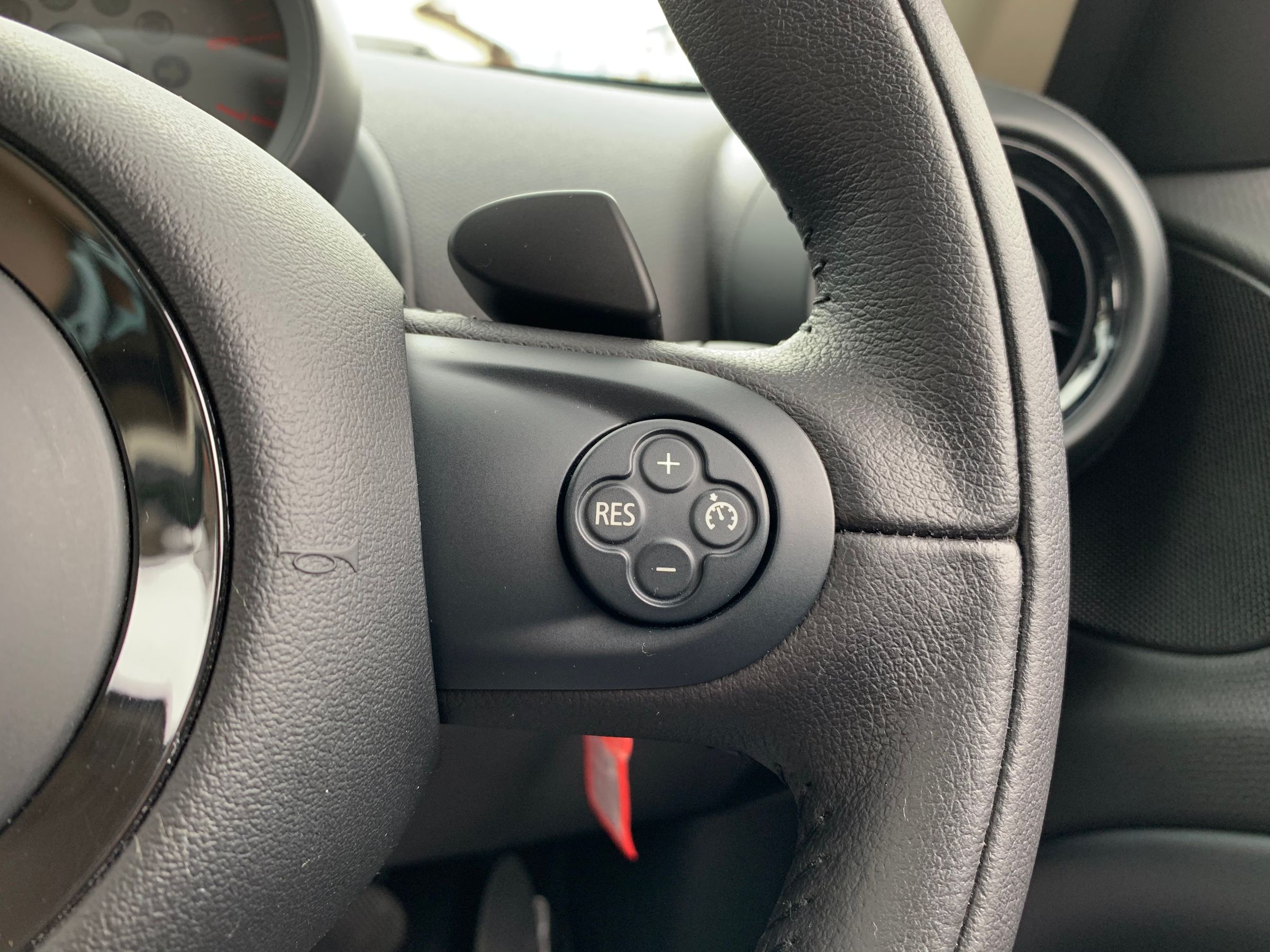 ＢＭＷ　ＭＩＮＩクーパーＳＤ　クロスオーバー　ブラックデザインパッケージ