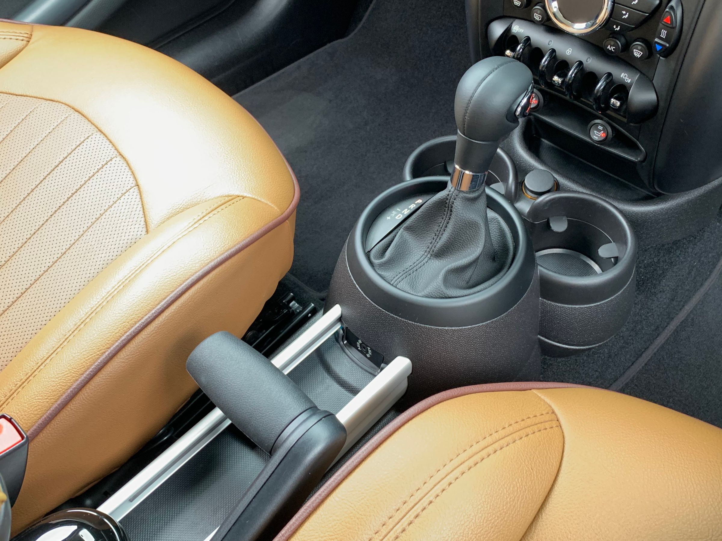 ＢＭＷ　ＭＩＮＩクーパーＳＤ　クロスオーバー　ブラックデザインパッケージ