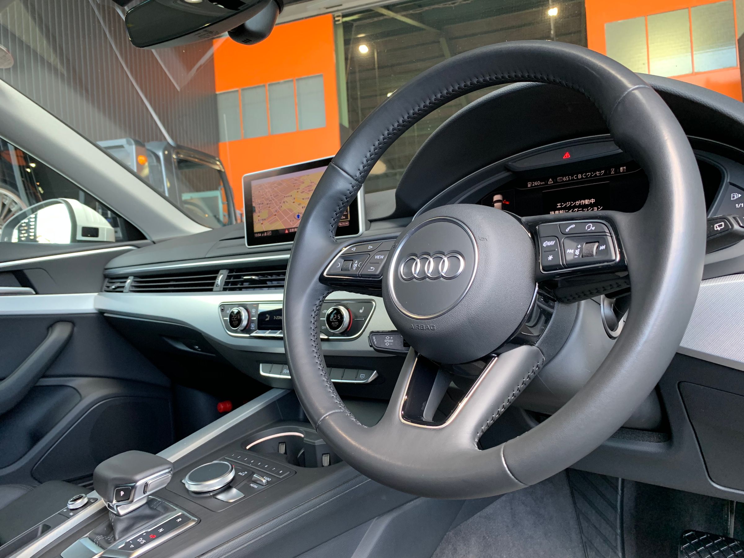 アウディ　A4アバント　１．４ＴＦＳＩ　タキシードスタイル（５００台限定）
