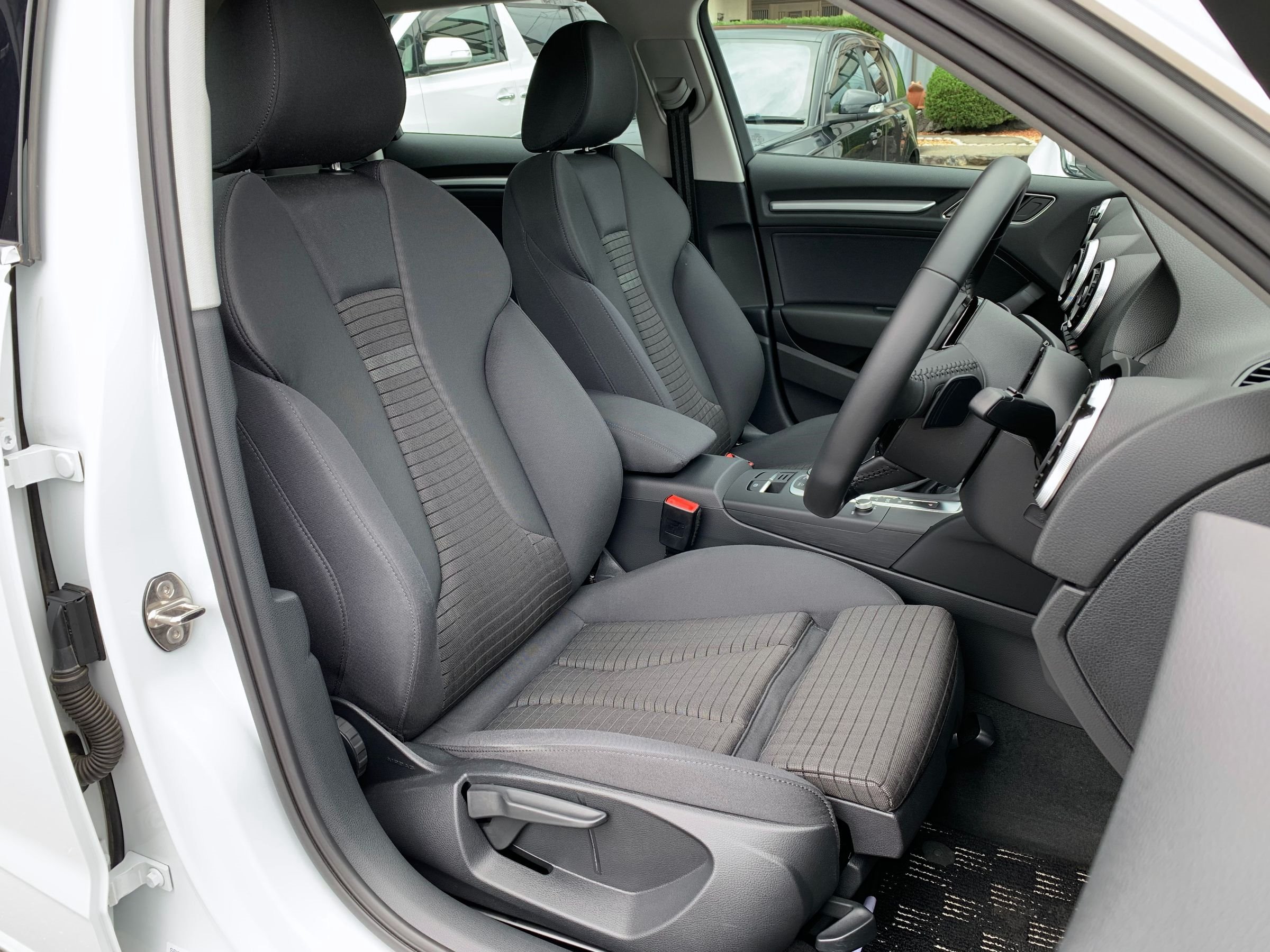 アウディ　Ａ３　１．４ＴＦＳＩ　ＣＯＤ（シリンダーオンデマンド）