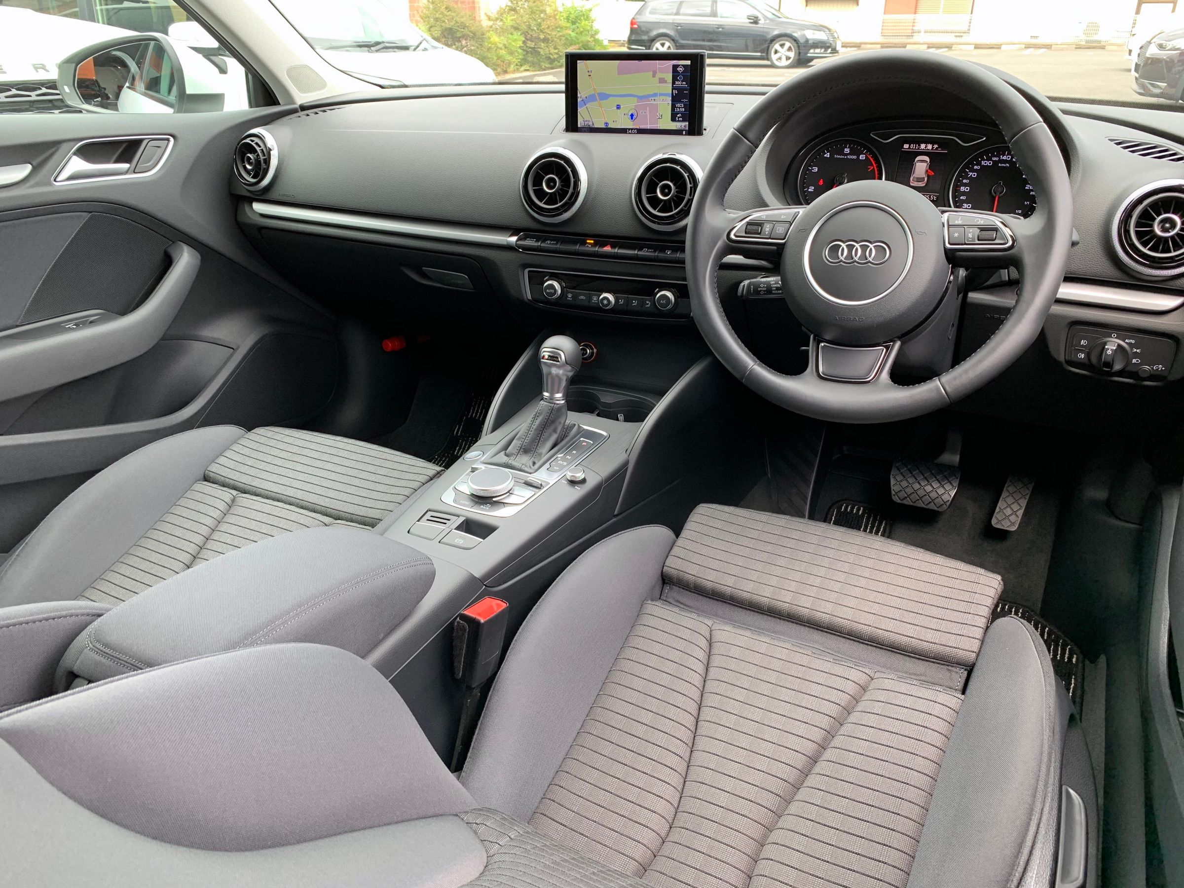 アウディ　Ａ３　１．４ＴＦＳＩ　ＣＯＤ（シリンダーオンデマンド）