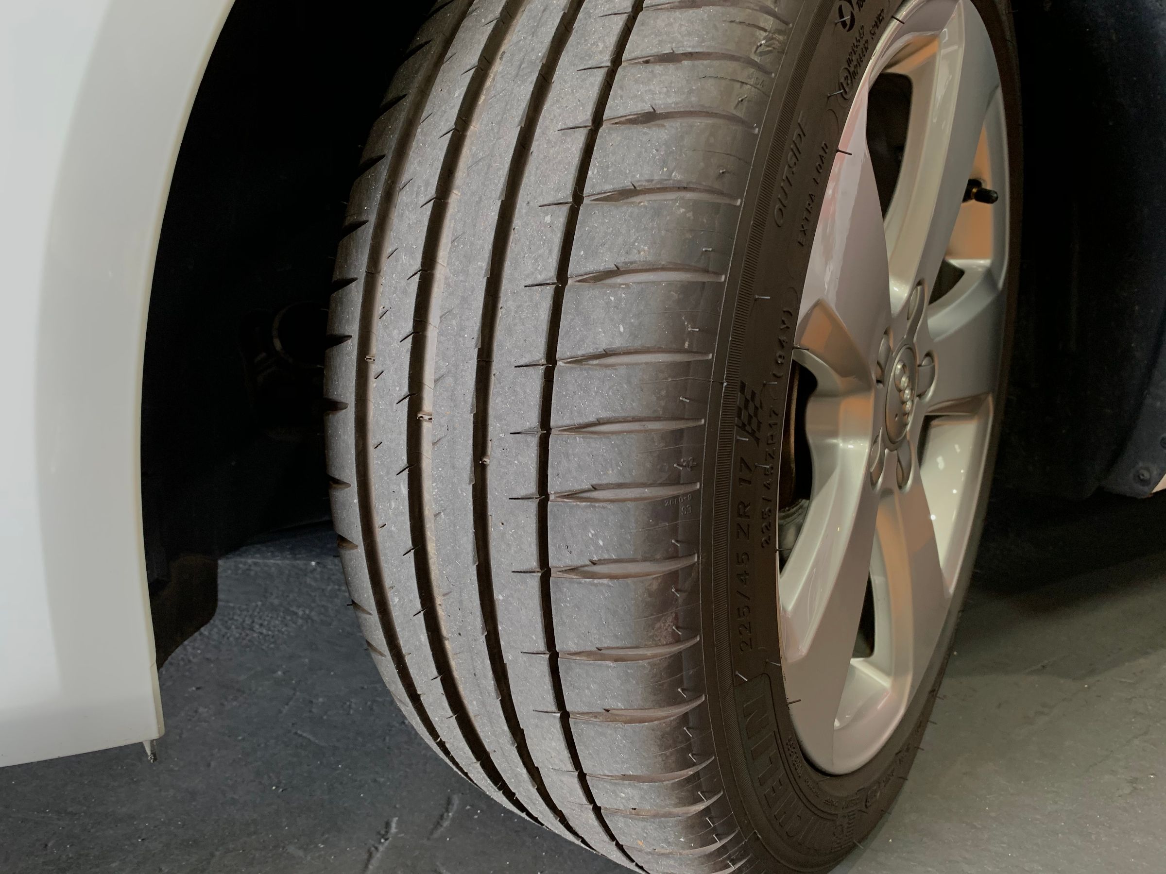 アウディ　Ａ３　１．４ＴＦＳＩ　ＣＯＤ（シリンダーオンデマンド）
