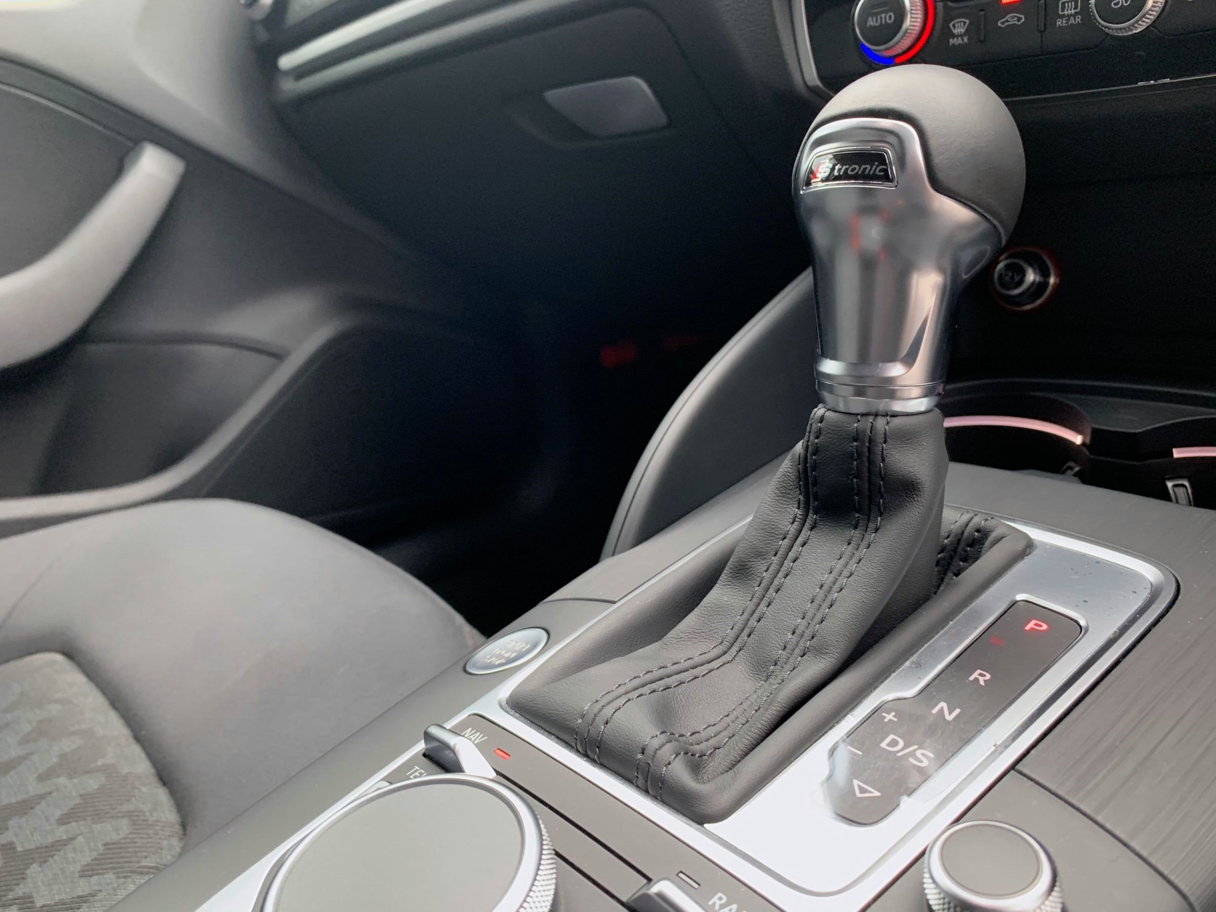 アウディ　Ａ３スポーツバック　１．４ＴＦＳＩ　