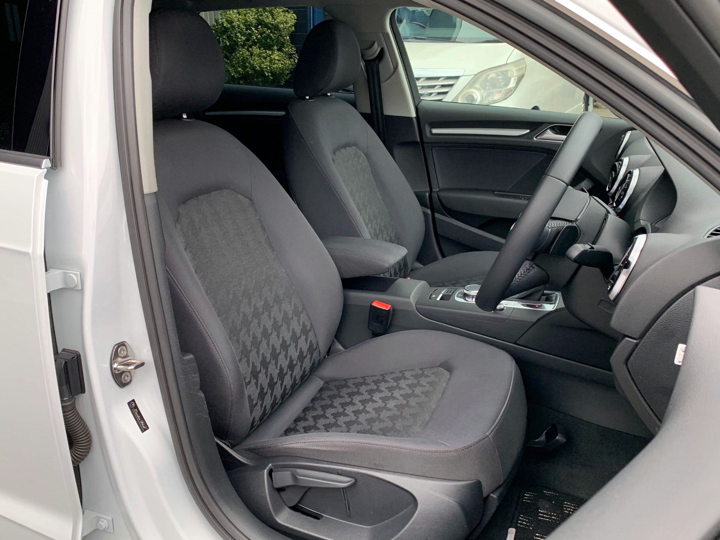 アウディ　Ａ３スポーツバック　１．４ＴＦＳＩ　