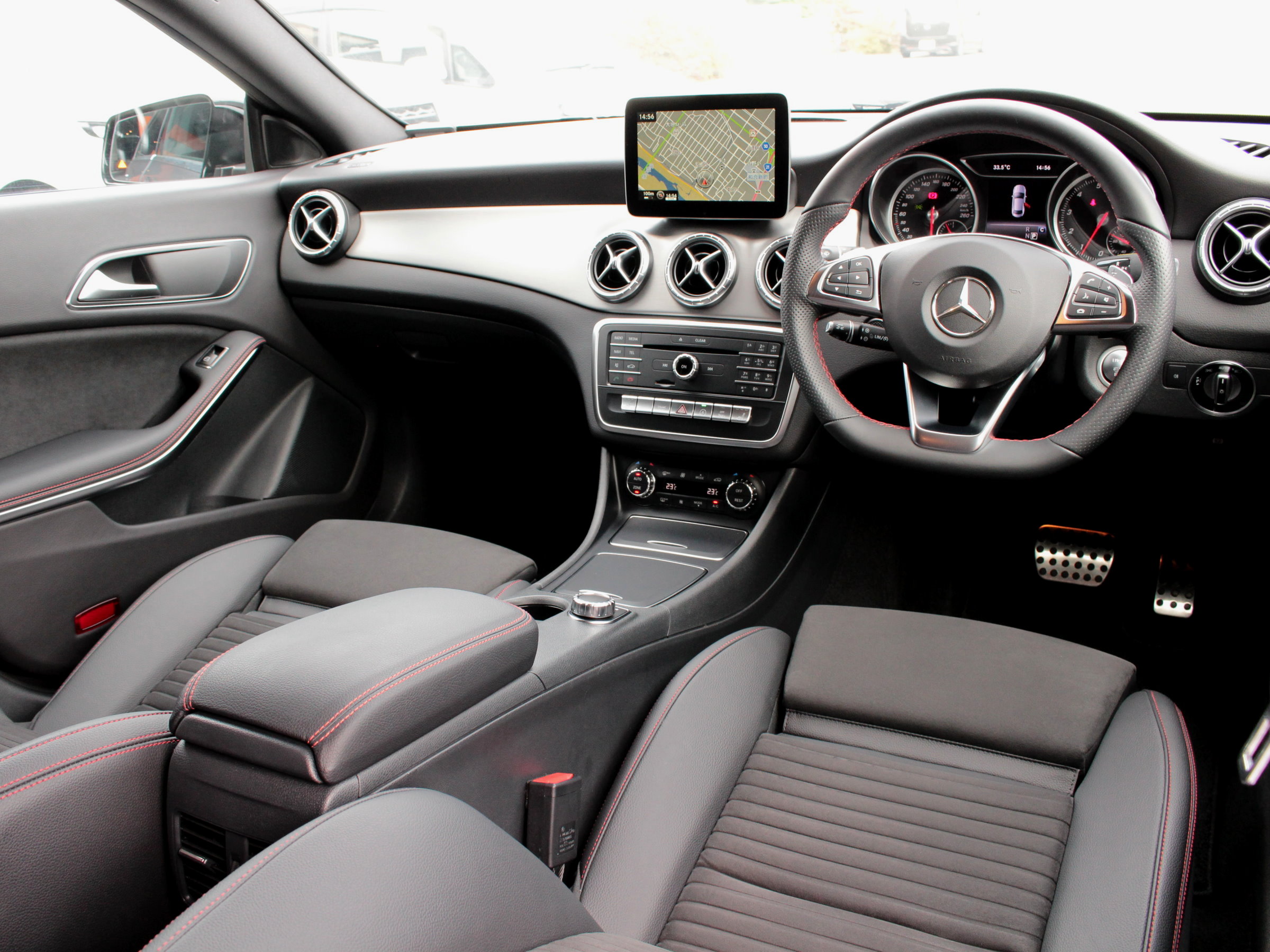 メルセデスベンツ　ＣＬＡ　１８０ＡＭＧスタイル　