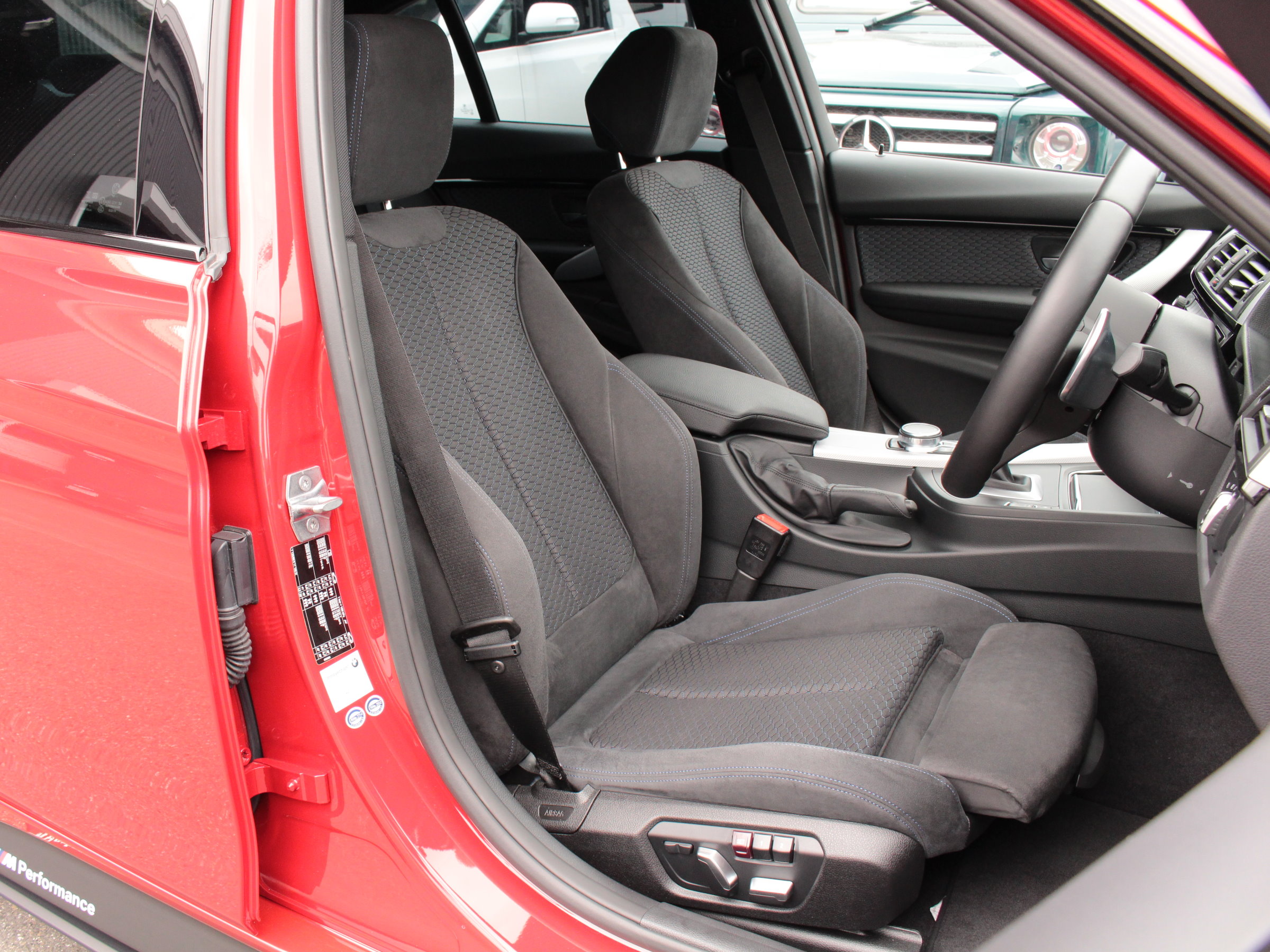 ＢＭＷ　３２０ｄ　Ｍスポーツ