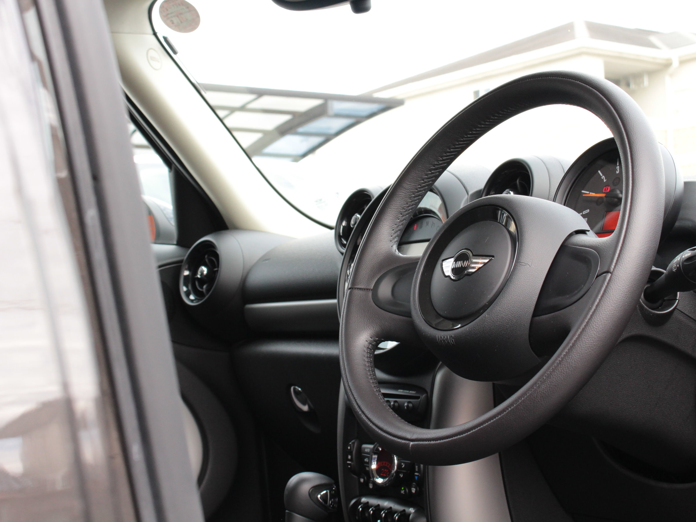ＢＭＷ　ＭＩＮＩ　クーパーＤ　クロスオーバー　ブラックデザインパッケージ