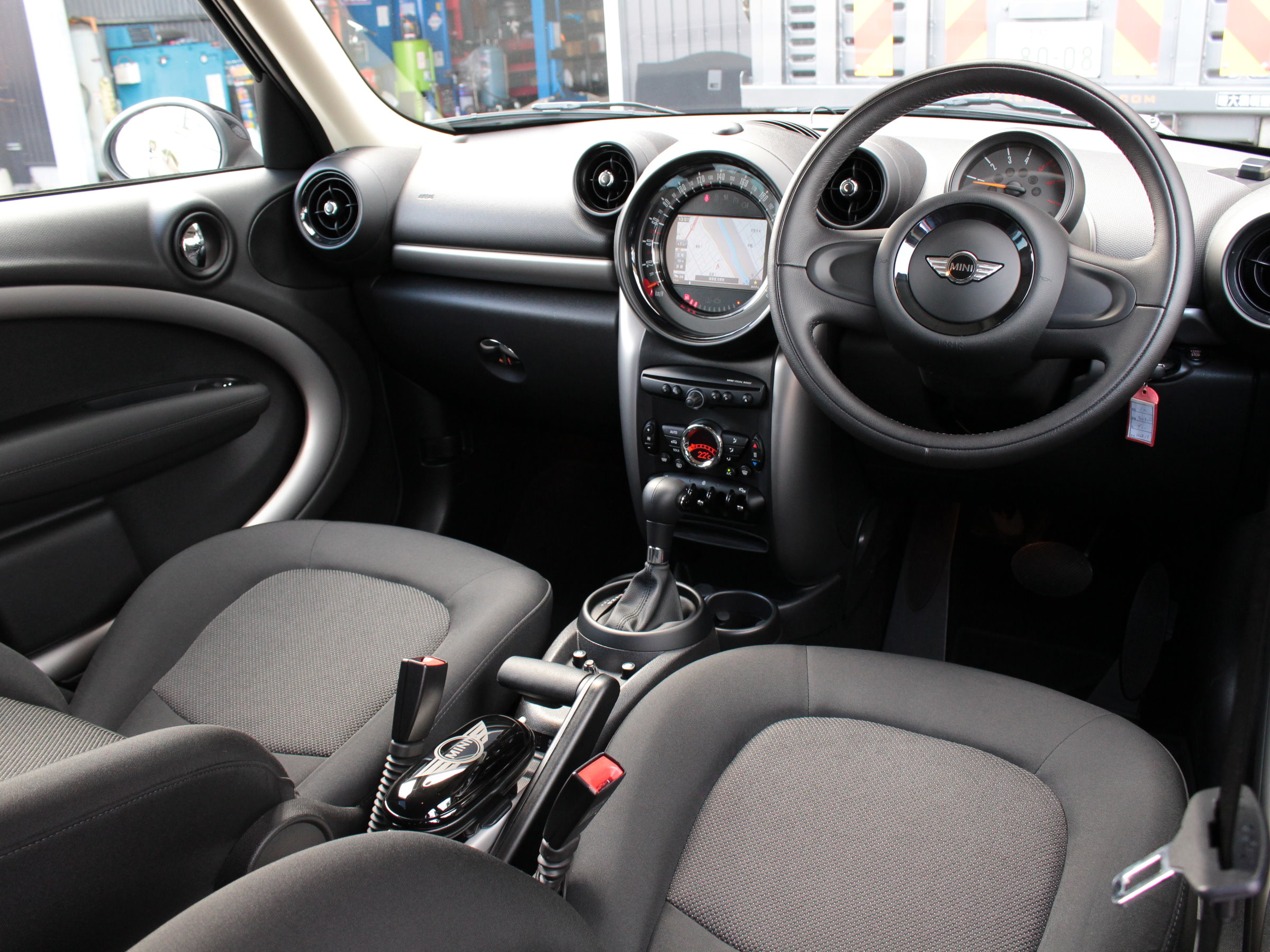 ＢＭＷ　ＭＩＮＩ　クーパーＤ　クロスオーバー　ブラックデザインパッケージ