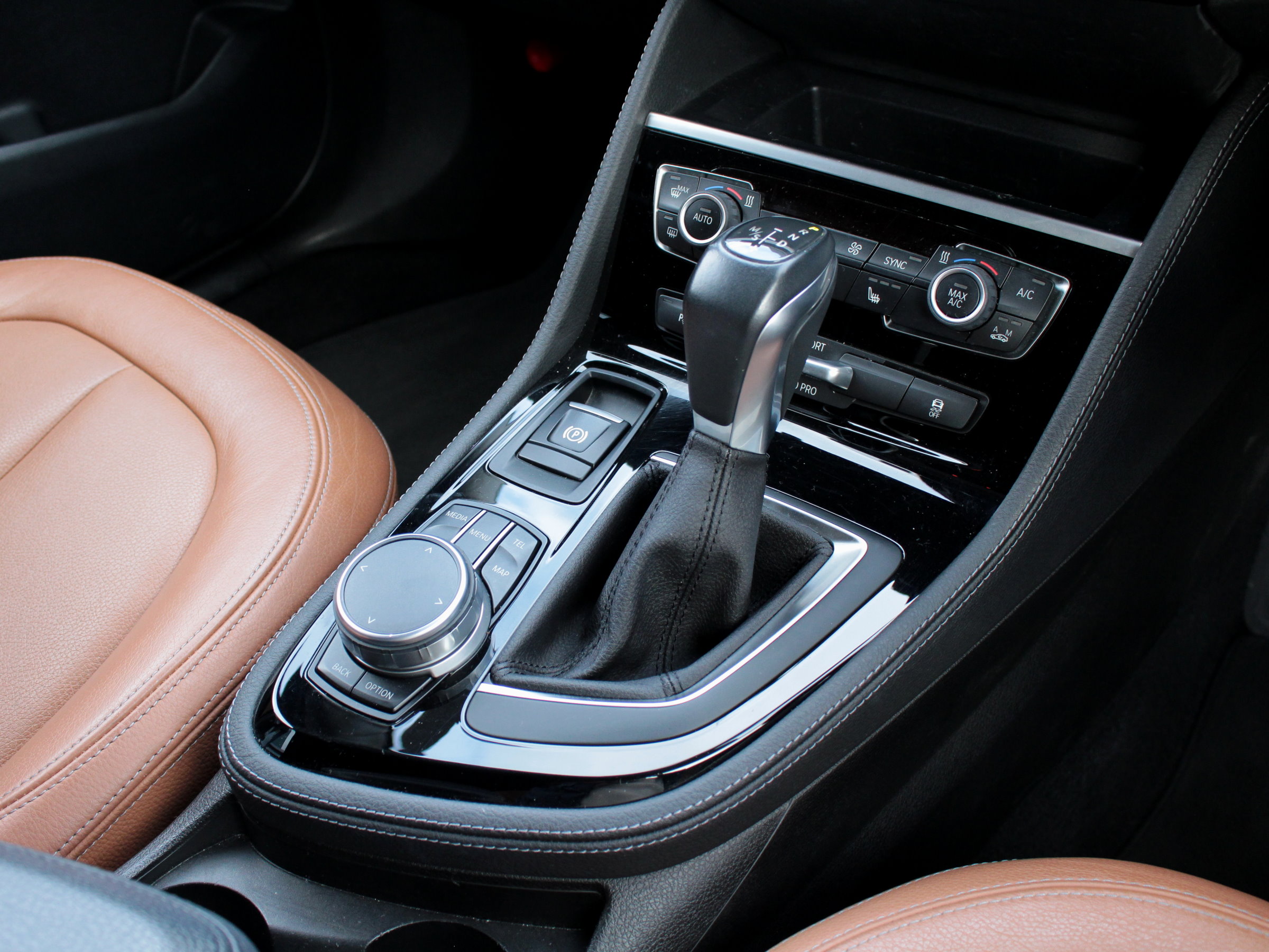 ＢＭＷ　２１８ｄ　グランツアラー　ラグジュアリー
