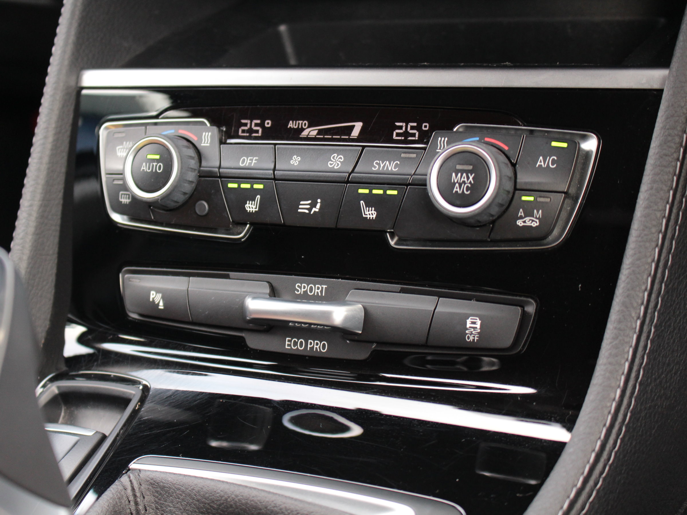 ＢＭＷ　２１８ｄ　グランツアラー　ラグジュアリー