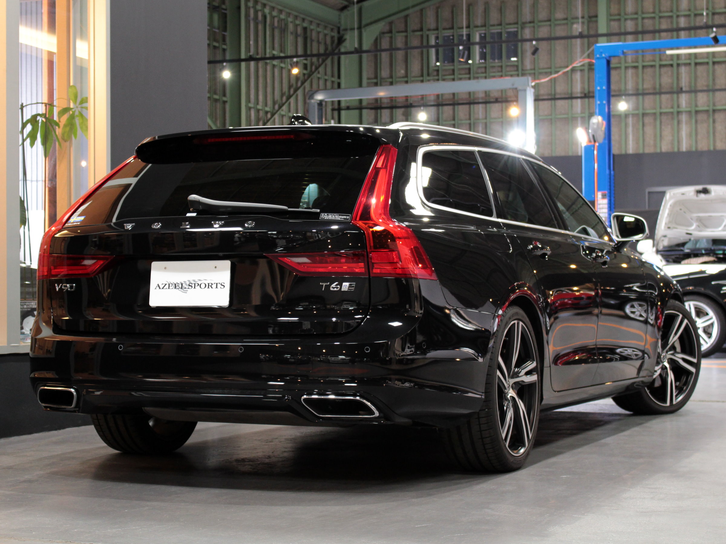 ボルボ　Ｔ６　ＡＷＤ　Ｒデザイン　