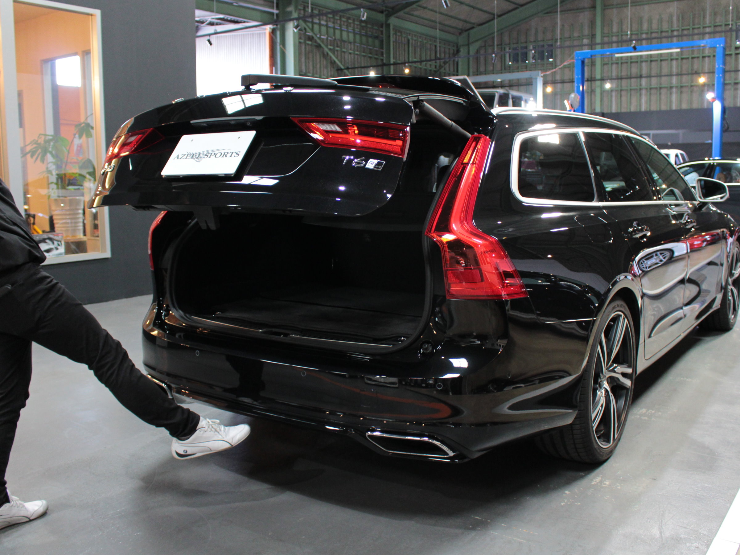 ボルボ　Ｔ６　ＡＷＤ　Ｒデザイン　
