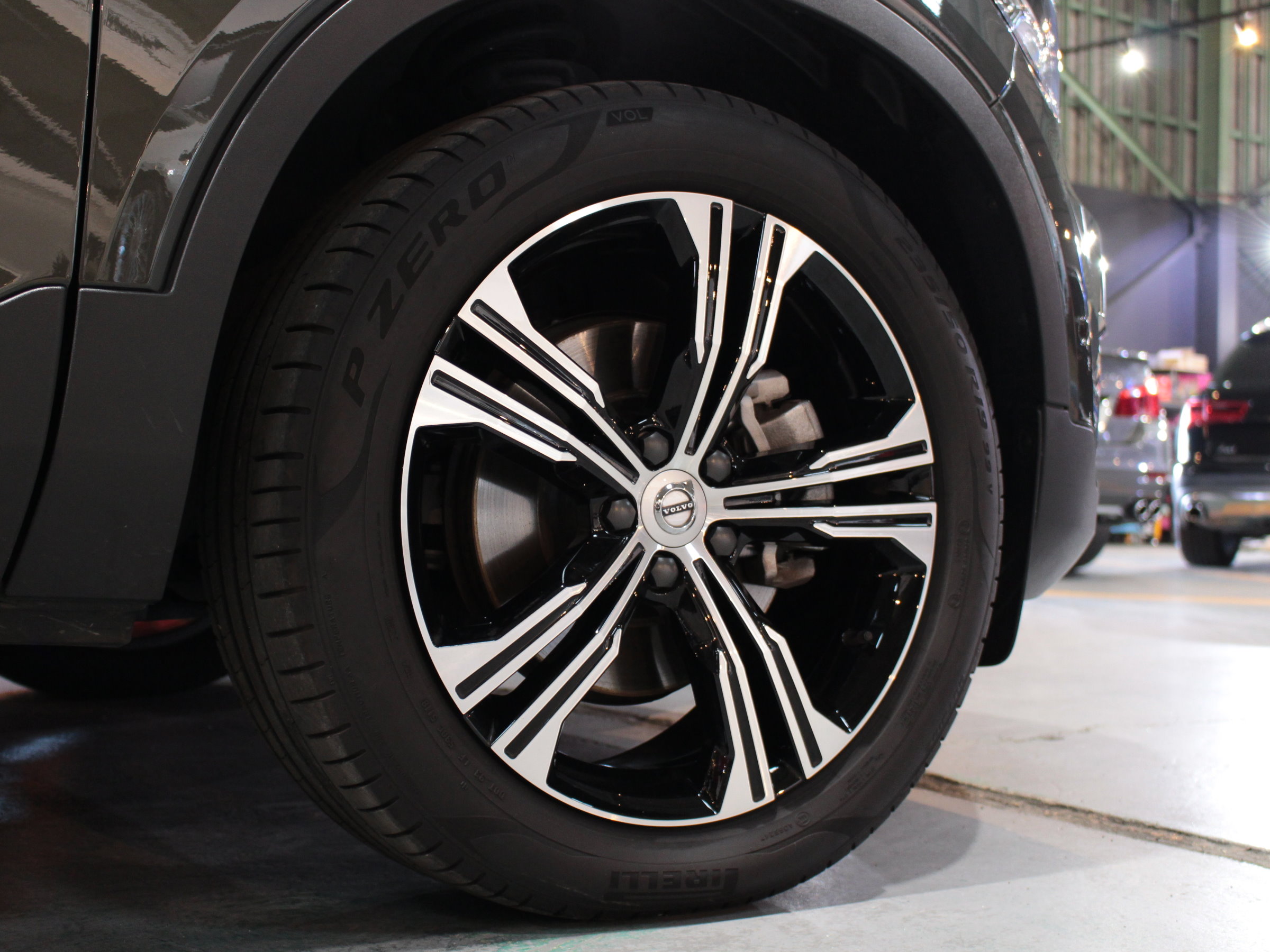 ボルボ　ＸＣ４０　Ｔ５　ＡＷＤ　インスクリプション