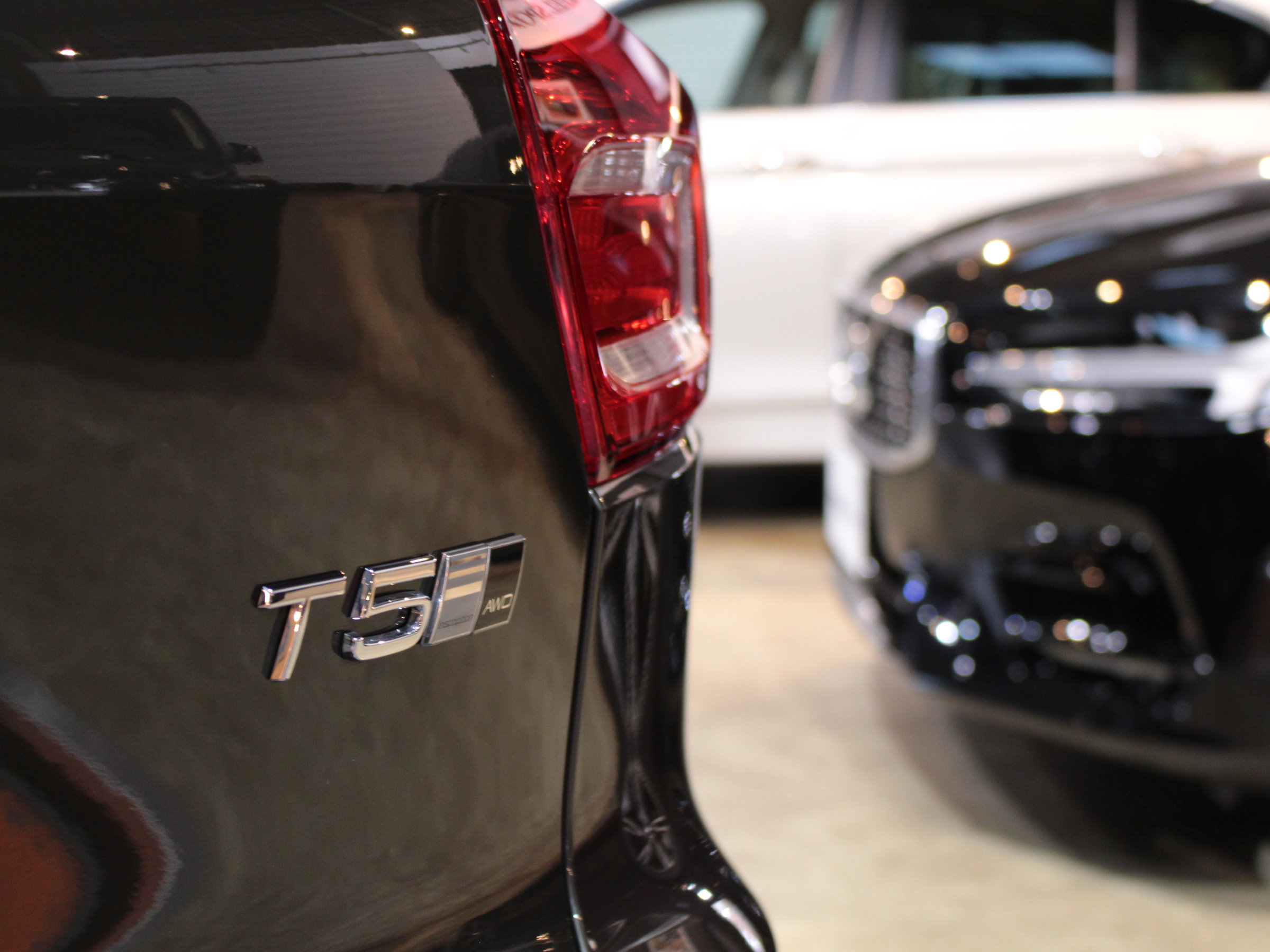 ボルボ　ＸＣ４０　Ｔ５　ＡＷＤ　インスクリプション