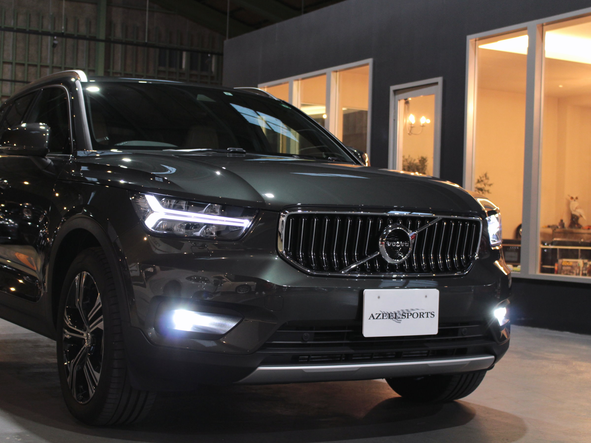 ボルボ　ＸＣ４０　Ｔ５　ＡＷＤ　インスクリプション