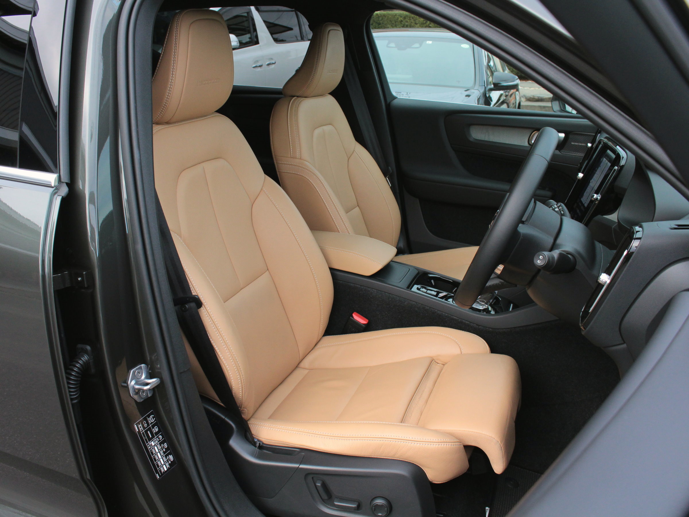 ボルボ　ＸＣ４０　Ｔ５　ＡＷＤ　インスクリプション