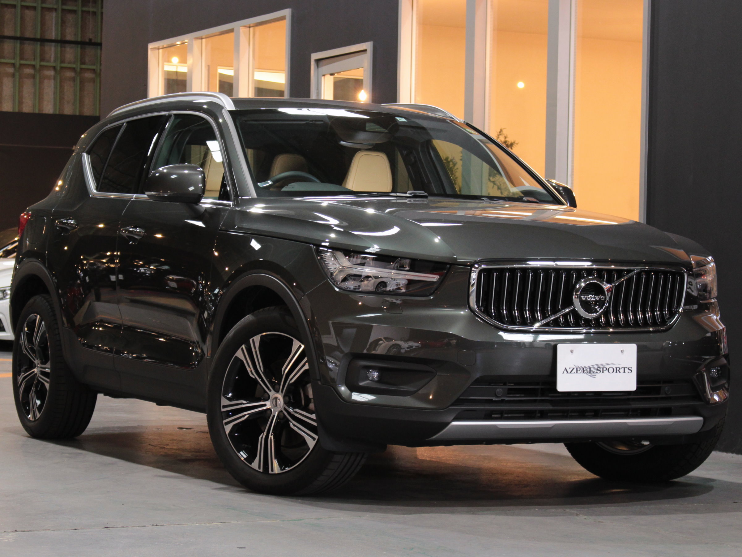 ボルボ　ＸＣ４０　Ｔ５　ＡＷＤ　インスクリプション