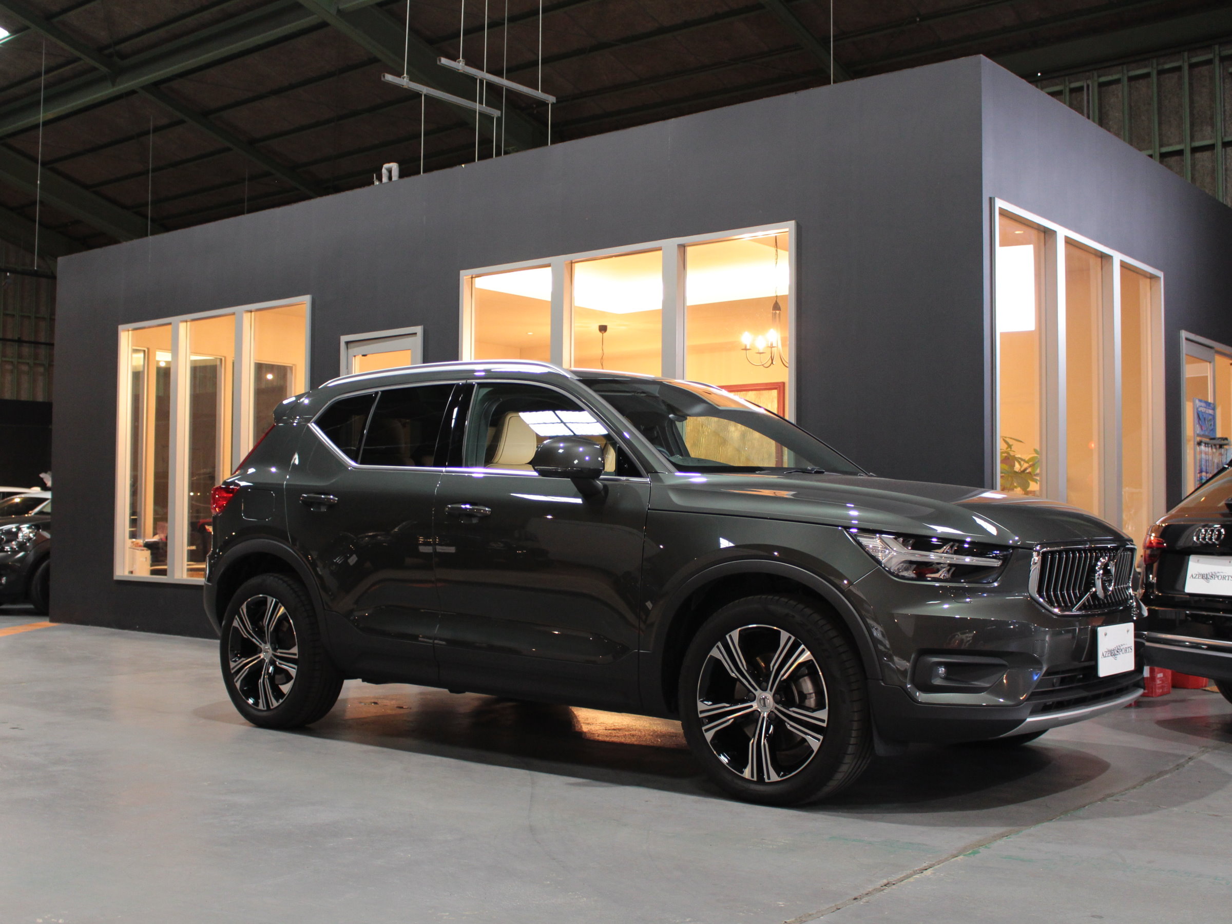 ボルボ　ＸＣ４０　Ｔ５　ＡＷＤ　インスクリプション