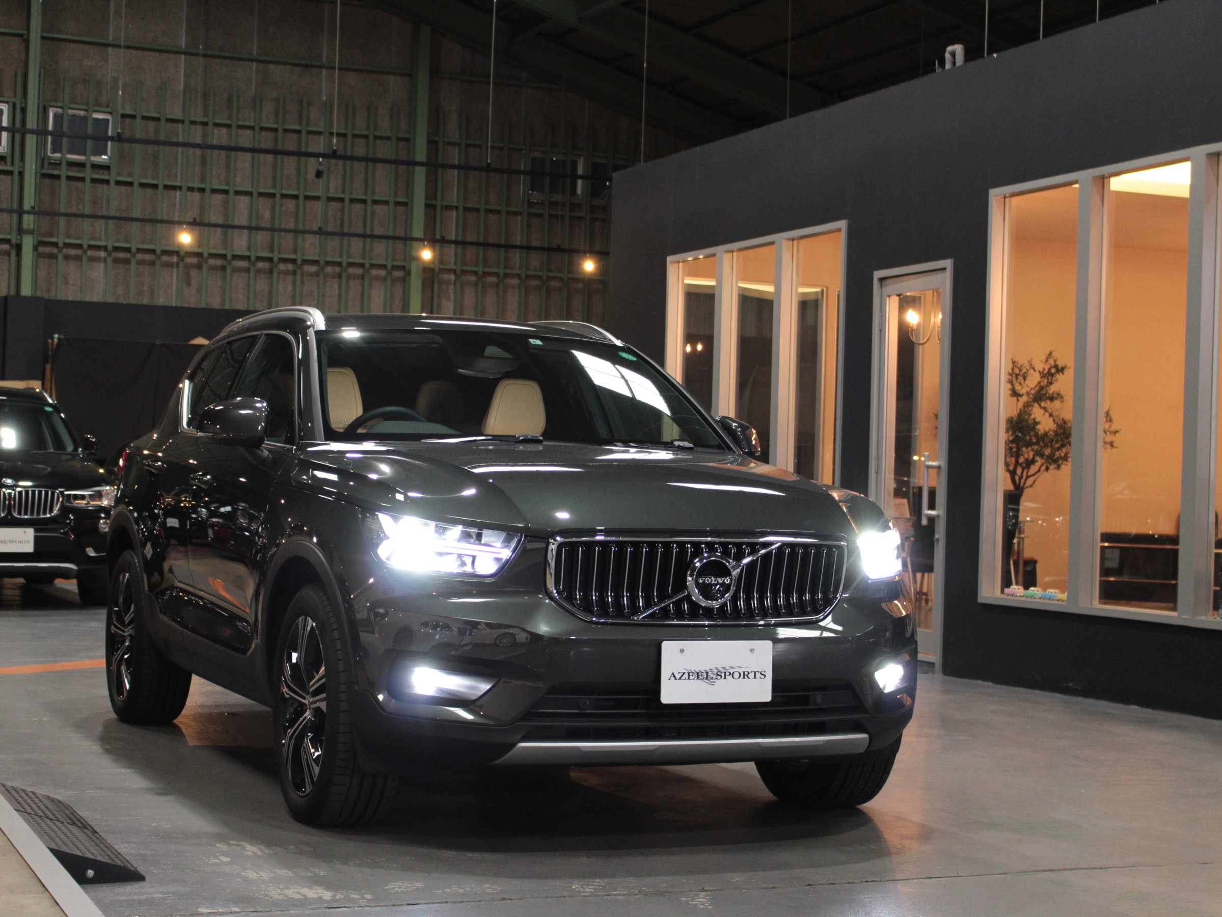 ボルボ　ＸＣ４０　Ｔ５　ＡＷＤ　インスクリプション
